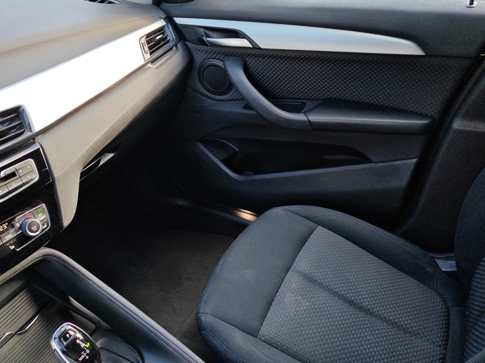 BMW X1 xDrive 18d Steptronic [Expertise du jour + Garantie 12 mois + Service & Immat. Offerts]-image-14