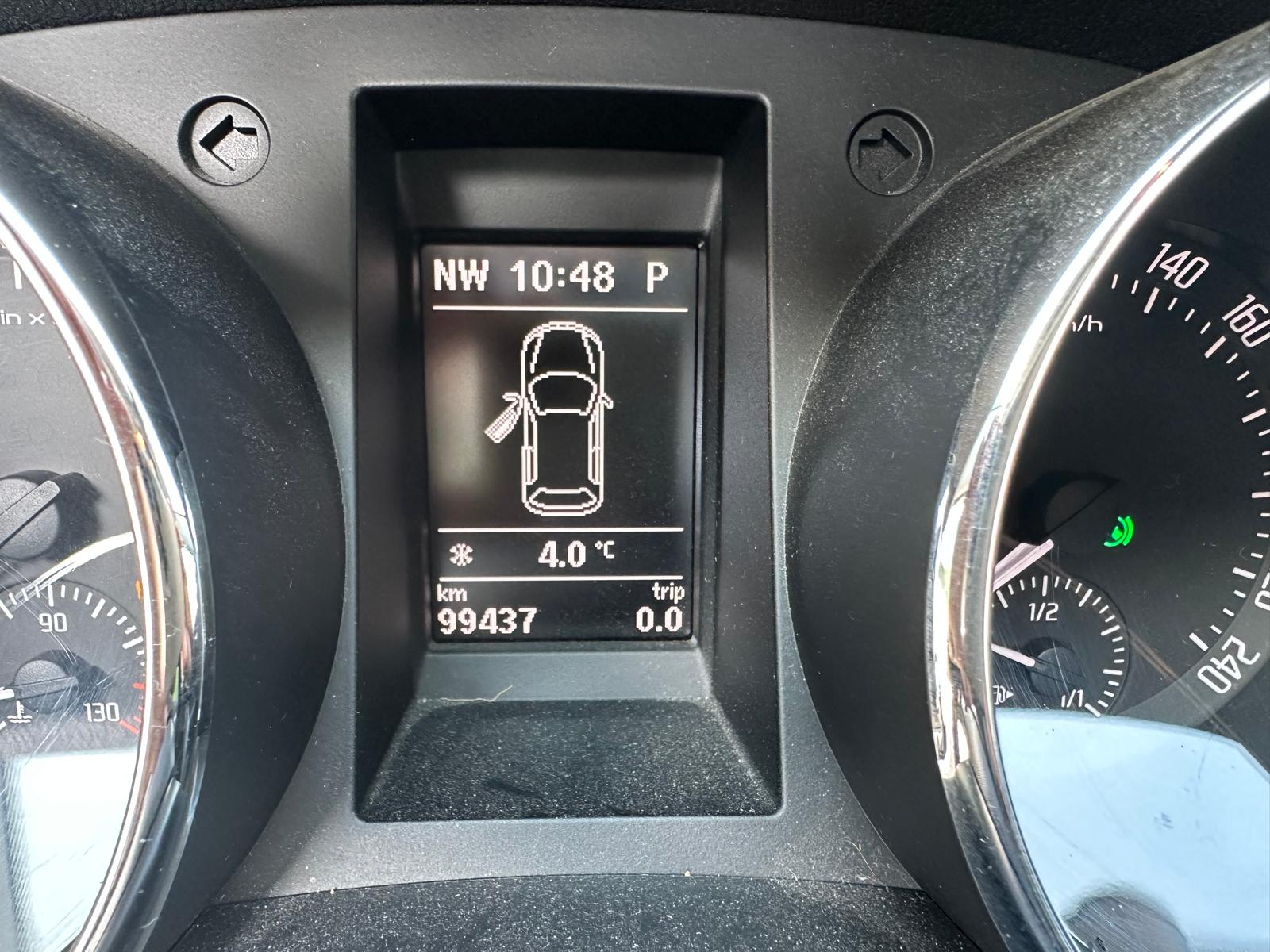 SKODA Yeti 1.2 TSI Ambition 4x2 DSG-image-17