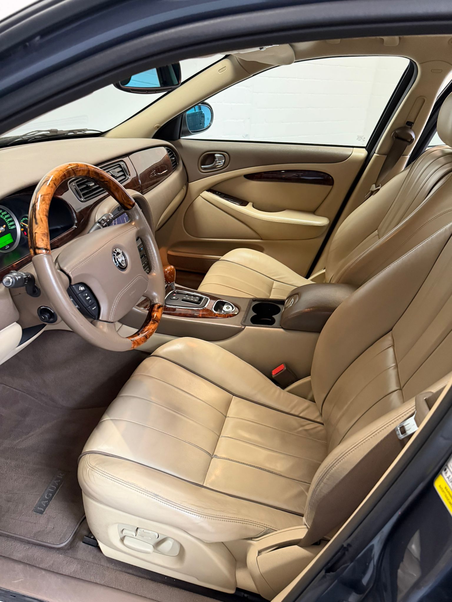 JAGUAR S-Type 2.7d V6 Anniversary Automatic ***CH-Fahrzeug***-image-13