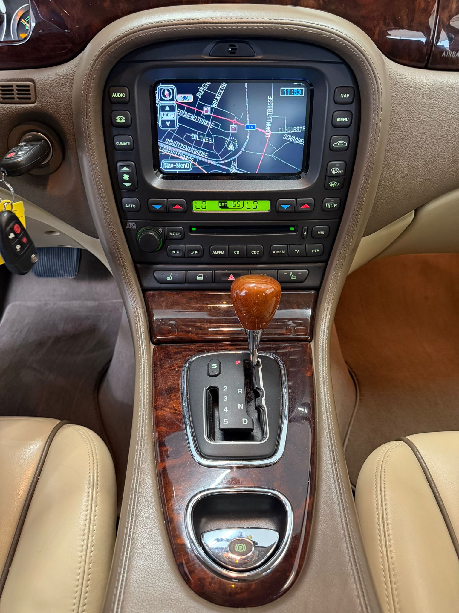 JAGUAR S-Type 2.7d V6 Anniversary Automatic ***CH-Fahrzeug***-image-9