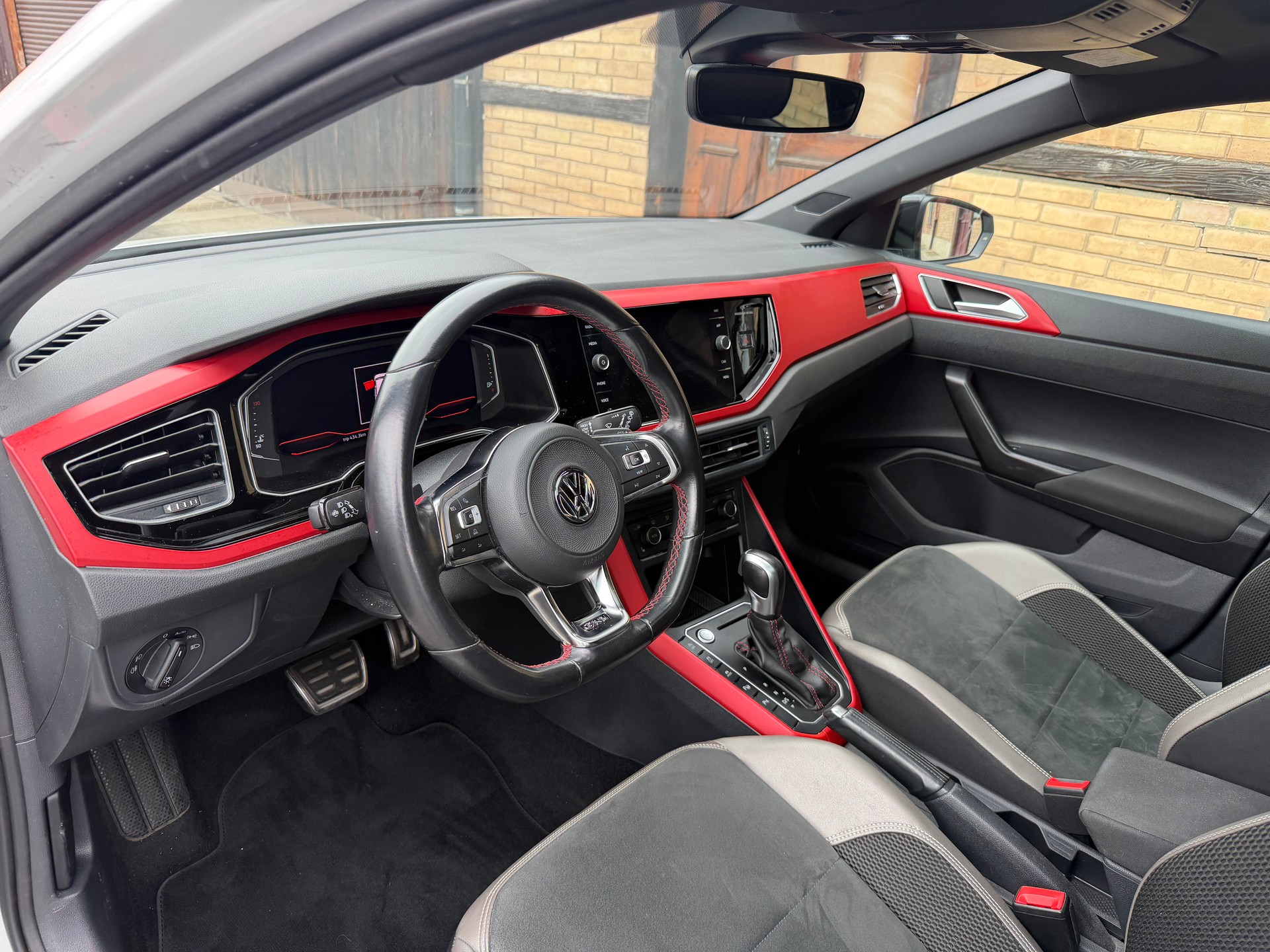 VW Polo 2.0 TSI GTI DSG-image-11