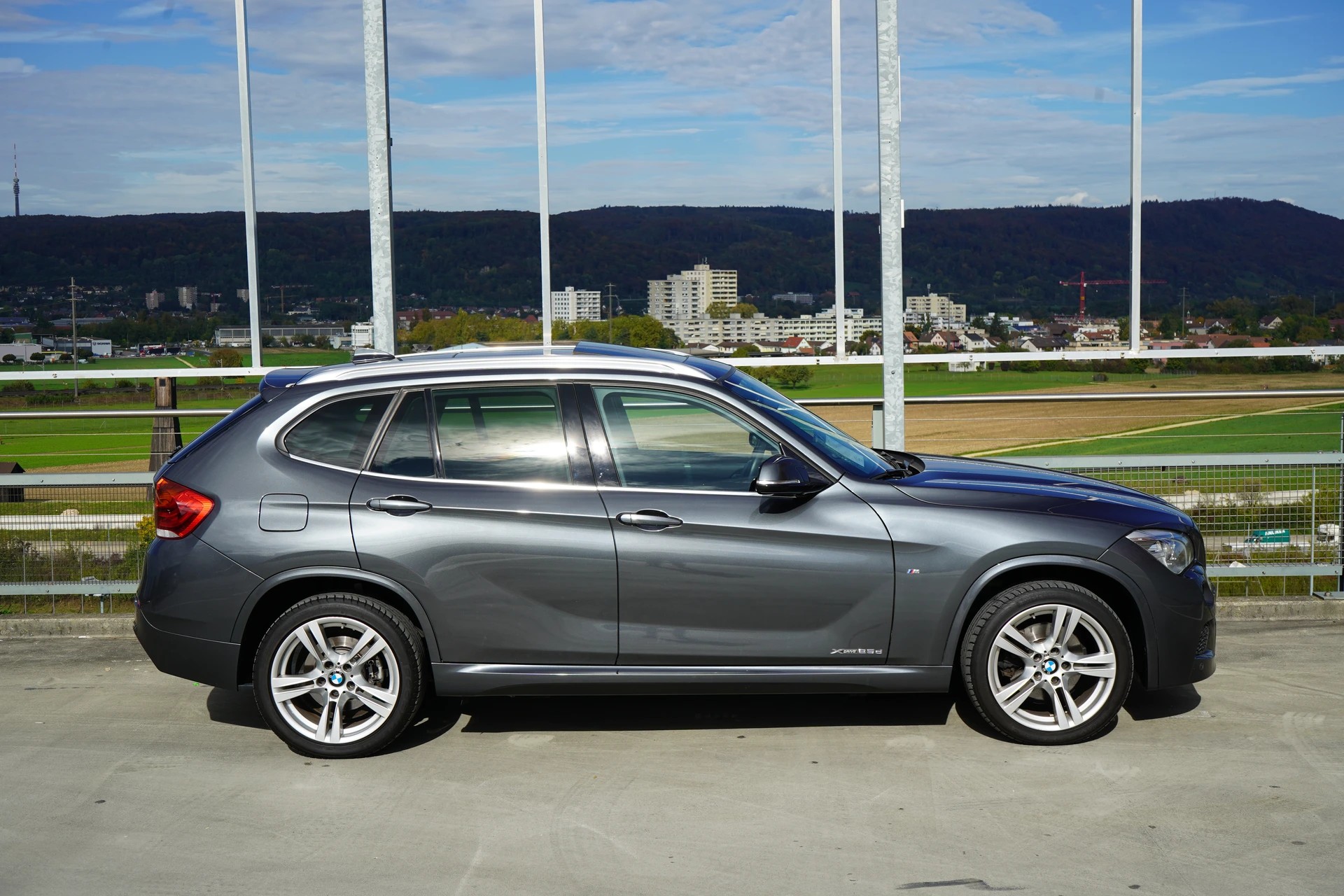 BMW X1 xDRIVE 25d STEPTRONIC M SPORT PLUS l 218 PS-image-4