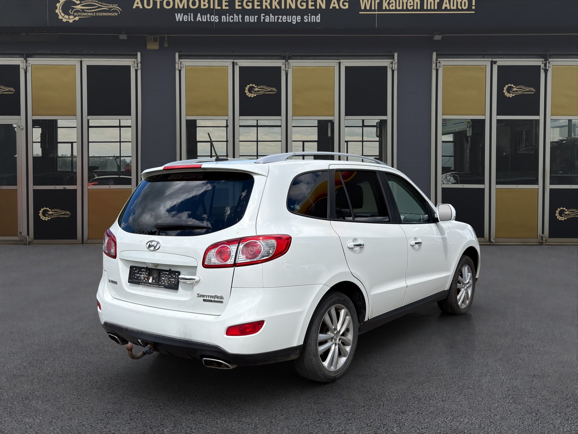 HYUNDAI Santa Fe 2.2 CRDI Style 4WD Automatic-image-4