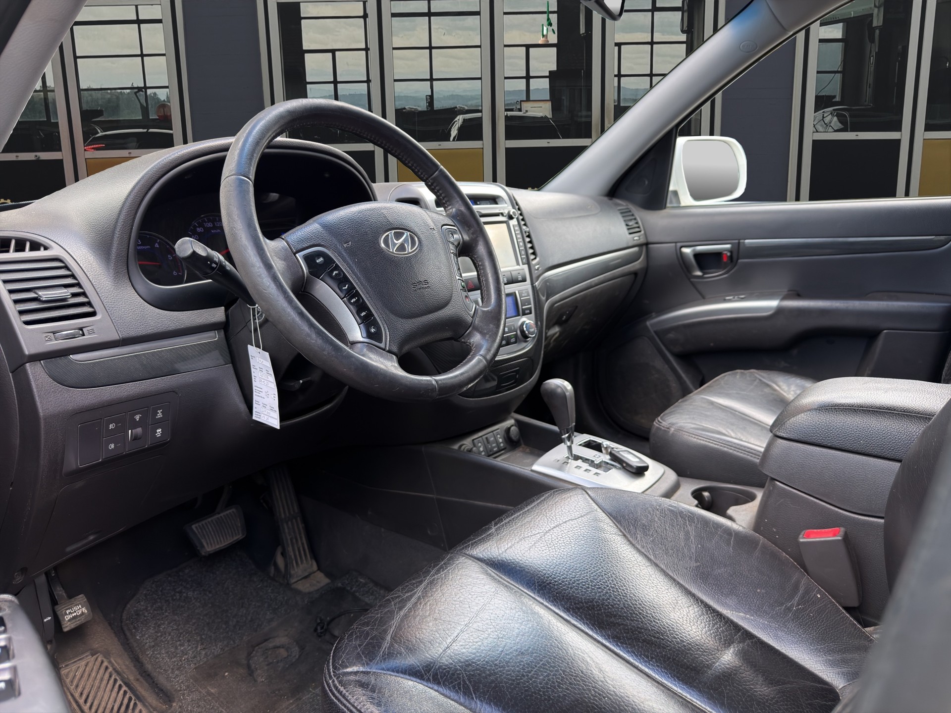 HYUNDAI Santa Fe 2.2 CRDI Style 4WD Automatic-image-8