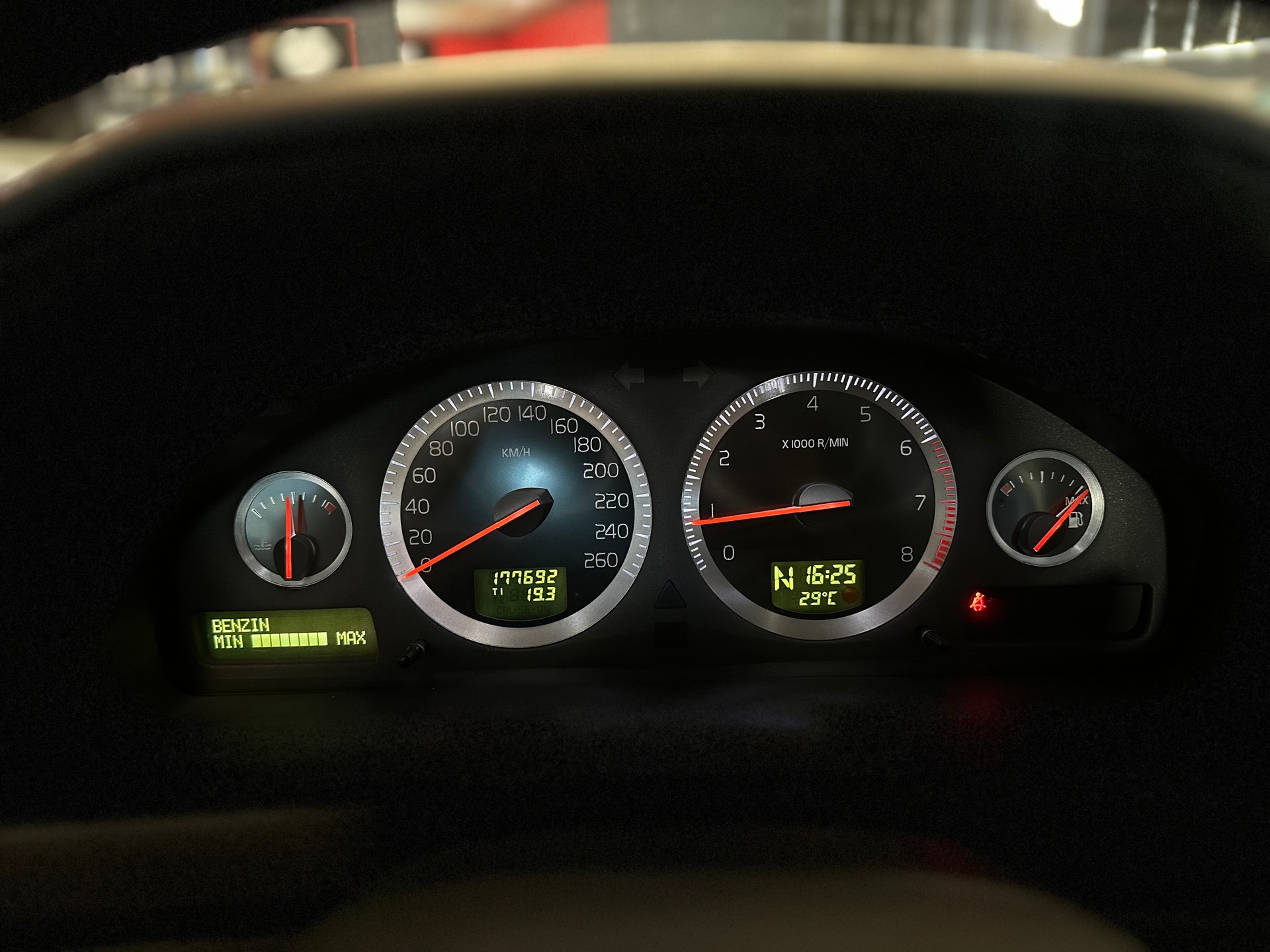 VOLVO V70 2.4 Bi-Fuel Momentum / ** Frisch ab MFK + Service **-image-11