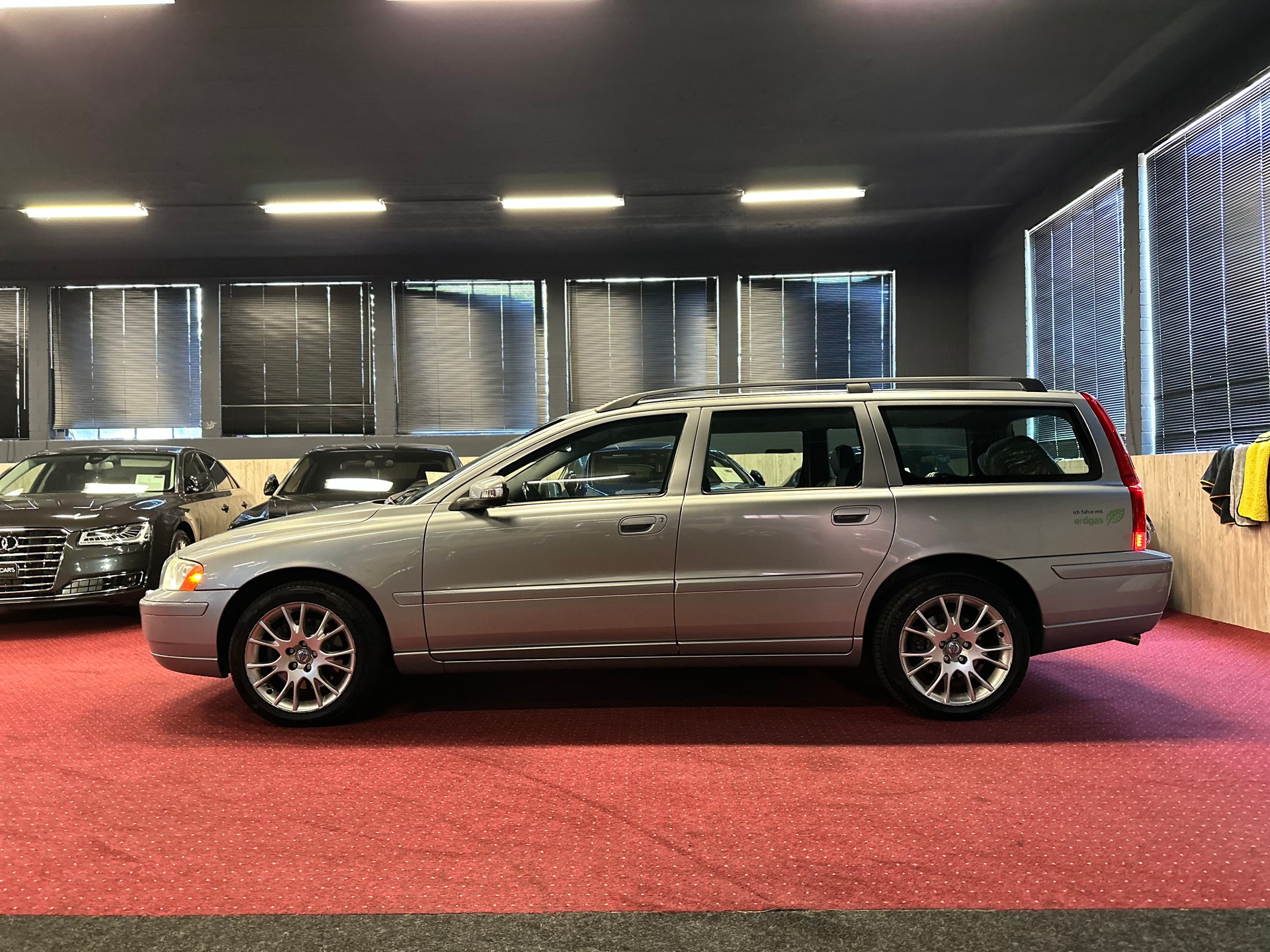 VOLVO V70 2.4 Bi-Fuel Momentum / ** Frisch ab MFK + Service **-image-6