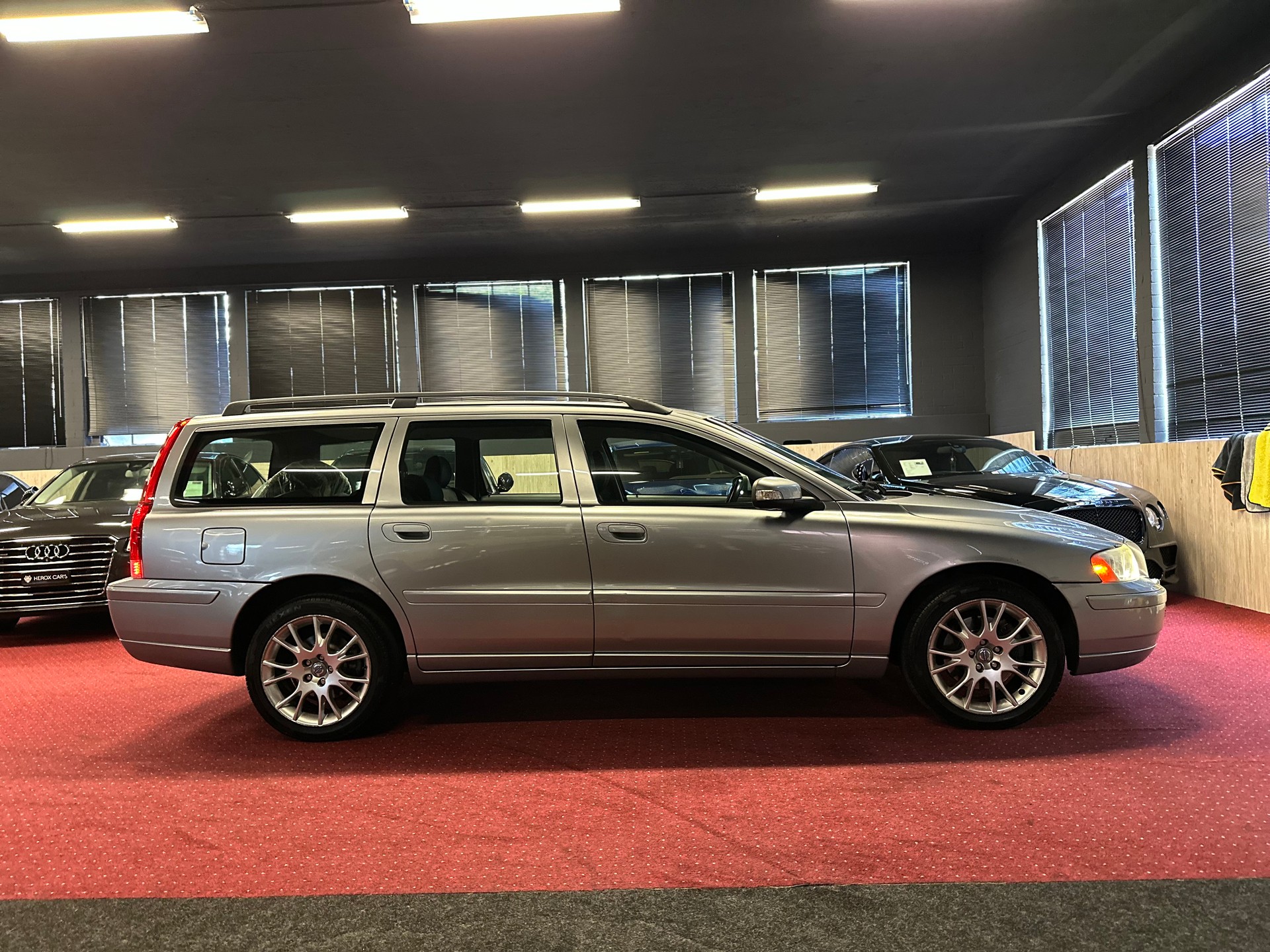 VOLVO V70 2.4 Bi-Fuel Momentum / ** Frisch ab MFK + Service **-showroom-element-1