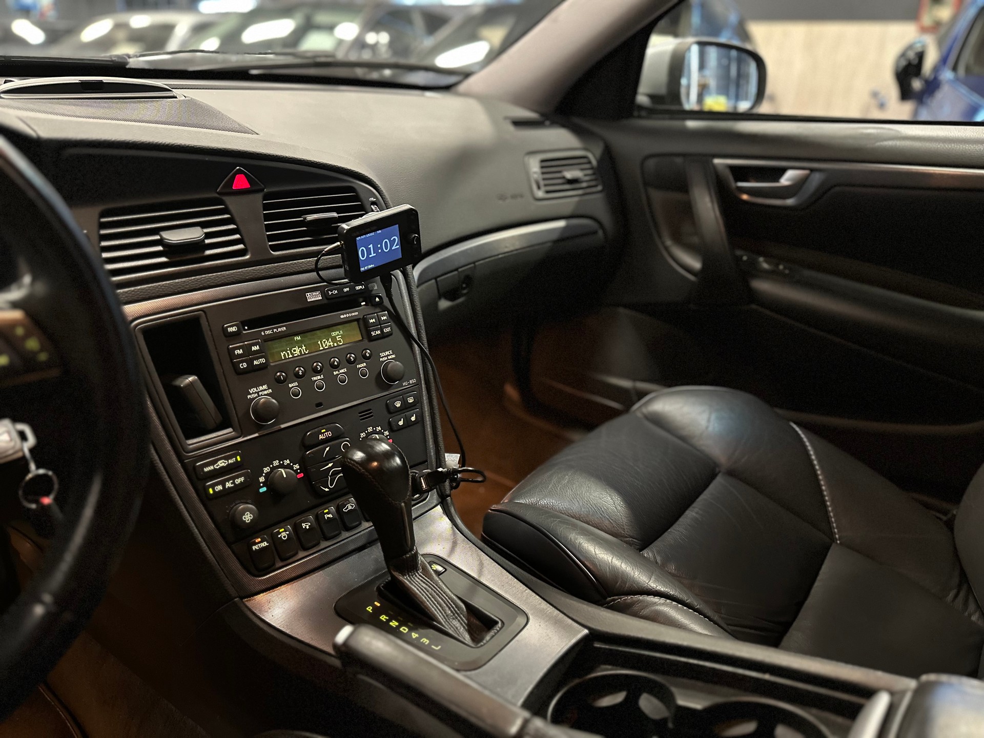 VOLVO V70 2.4 Bi-Fuel Momentum / ** Frisch ab MFK + Service **-image-12