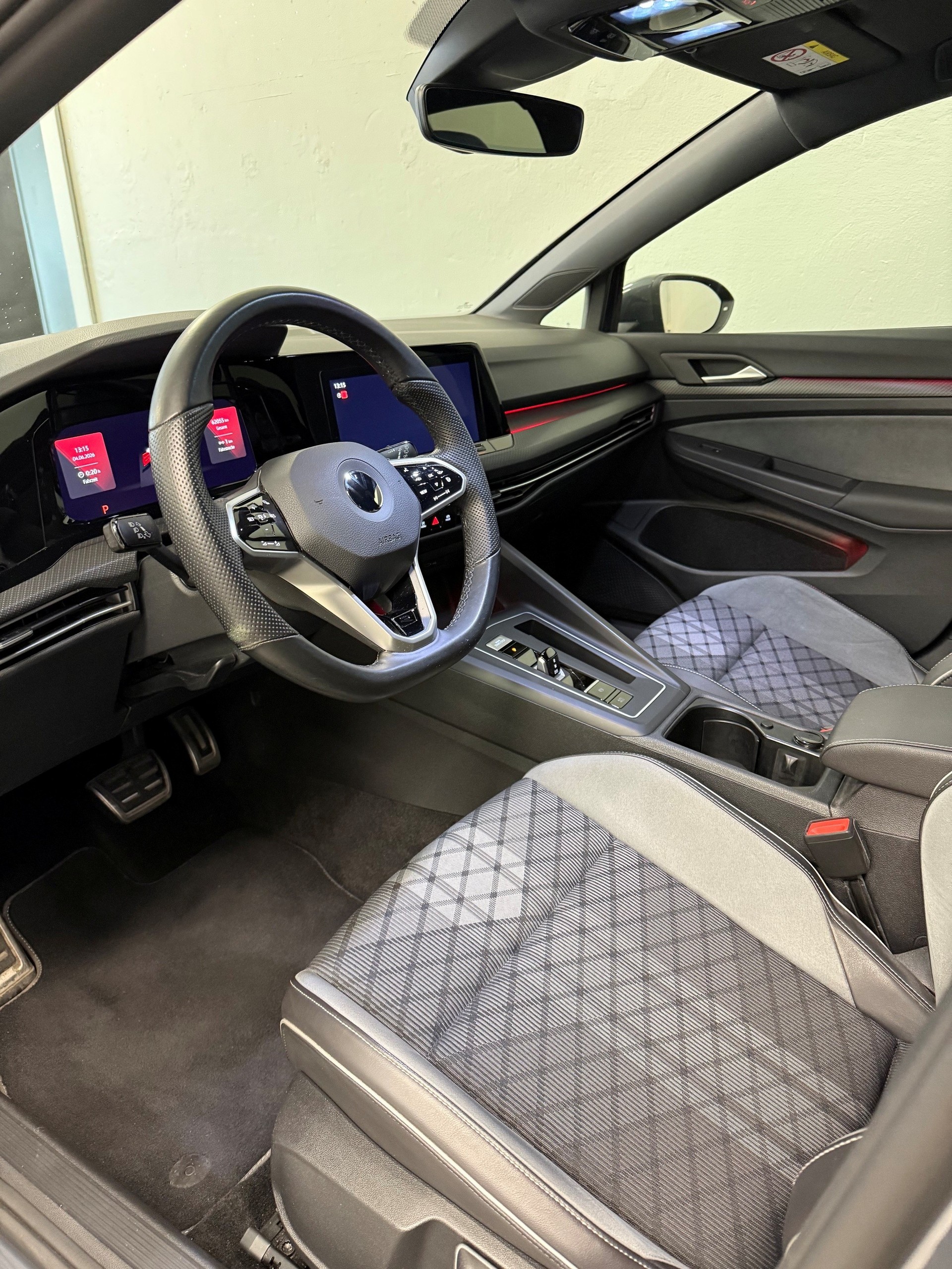 VW Golf 1.5 eTSI mHEV ACT R-Line DSG-image-4