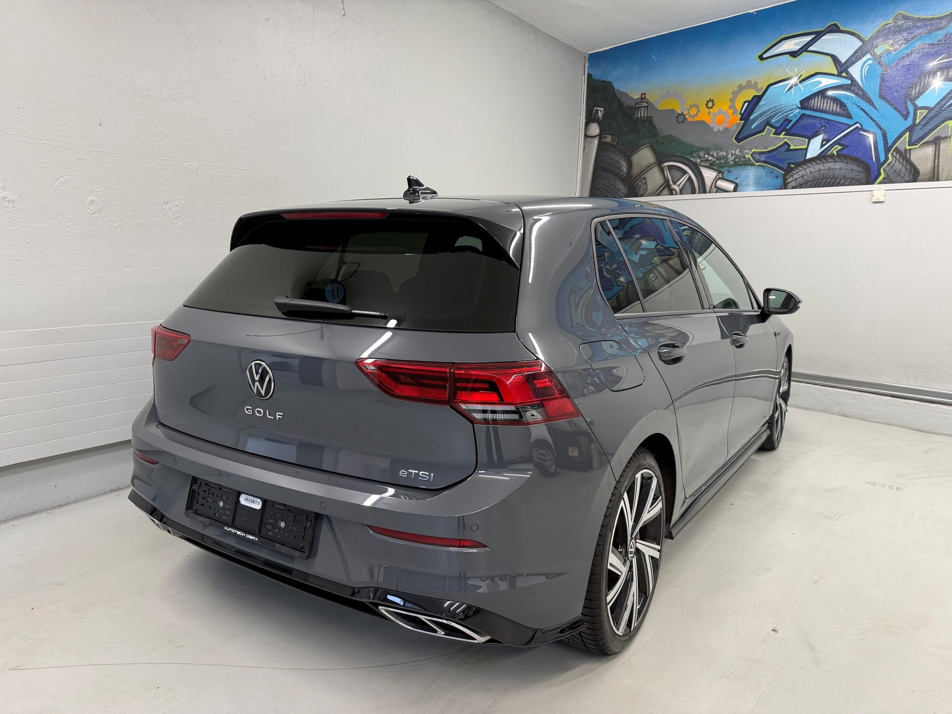 VW Golf 1.5 eTSI mHEV ACT R-Line DSG-image-2