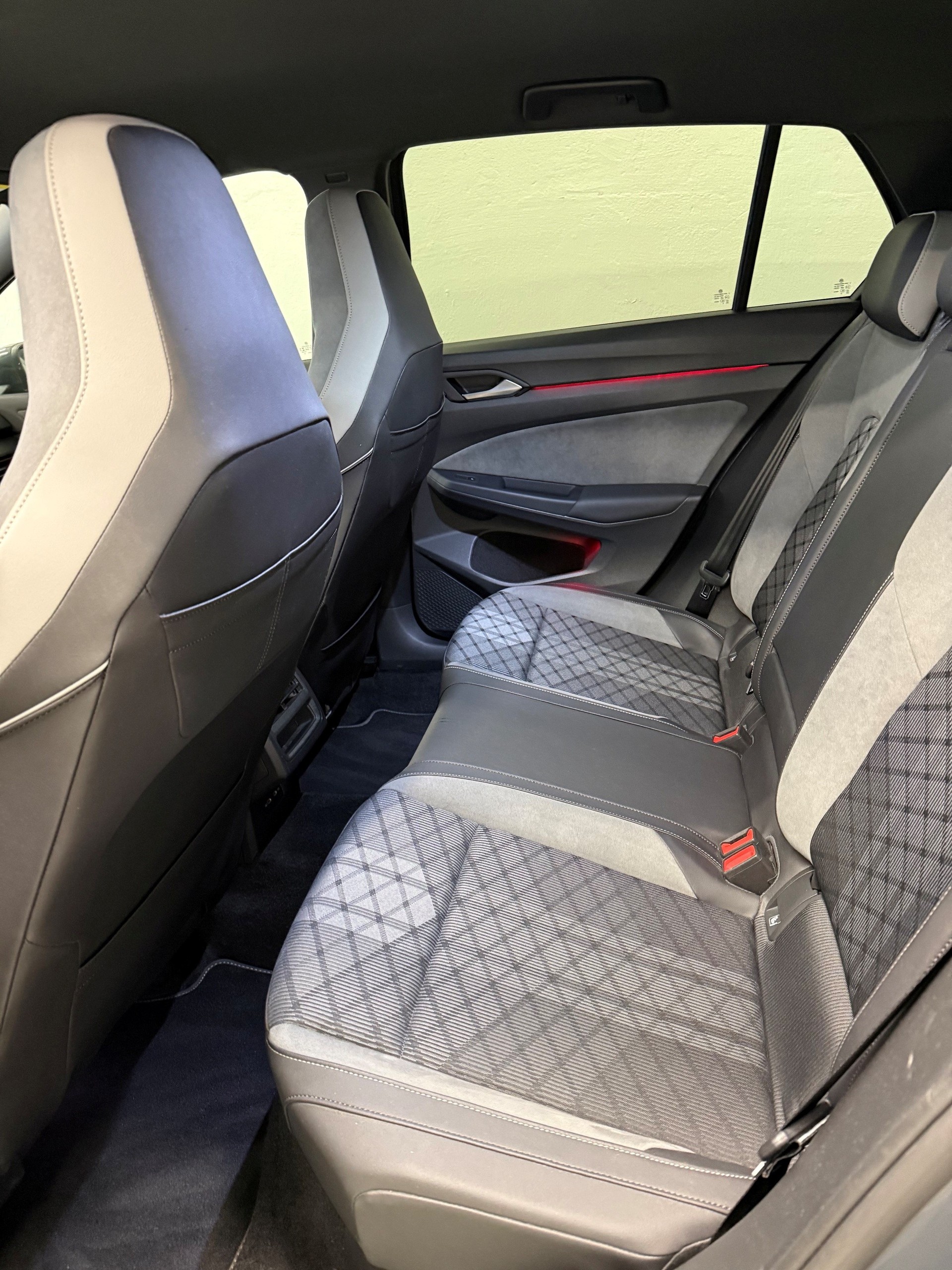 VW Golf 1.5 eTSI mHEV ACT R-Line DSG-image-6