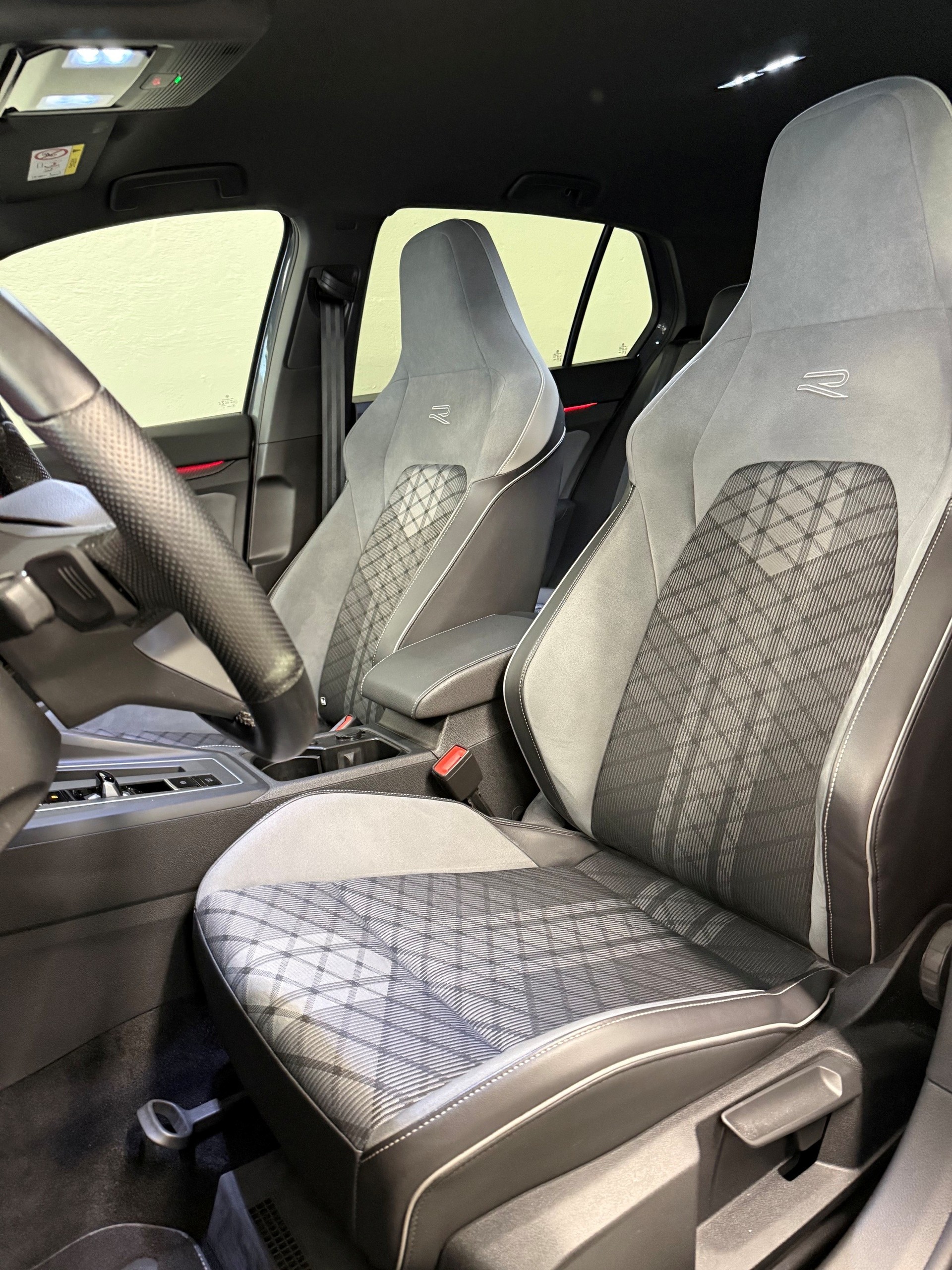 VW Golf 1.5 eTSI mHEV ACT R-Line DSG-image-5