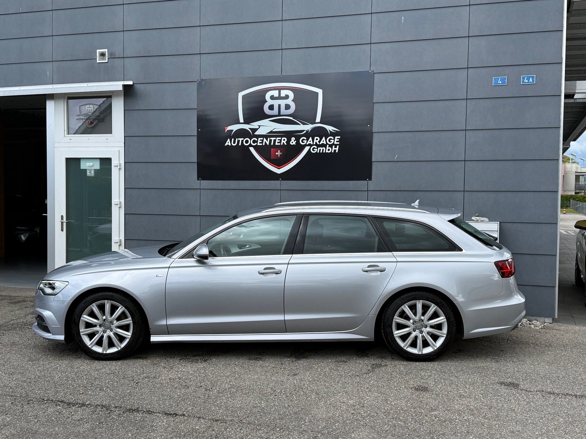 AUDI A6 Avant 2.0 TDI S-tronic S-Line-image-4