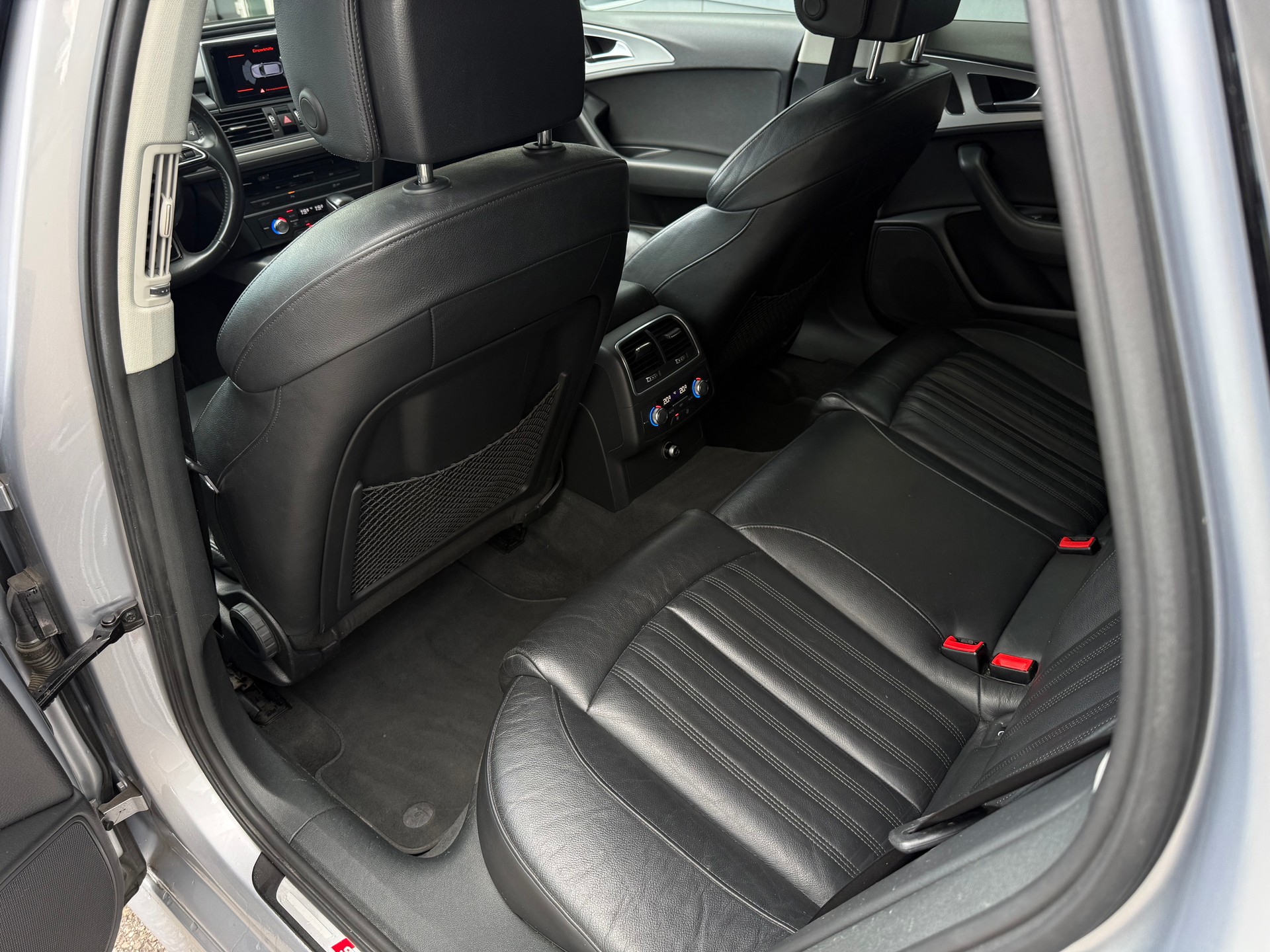 AUDI A6 Avant 2.0 TDI S-tronic S-Line-image-11