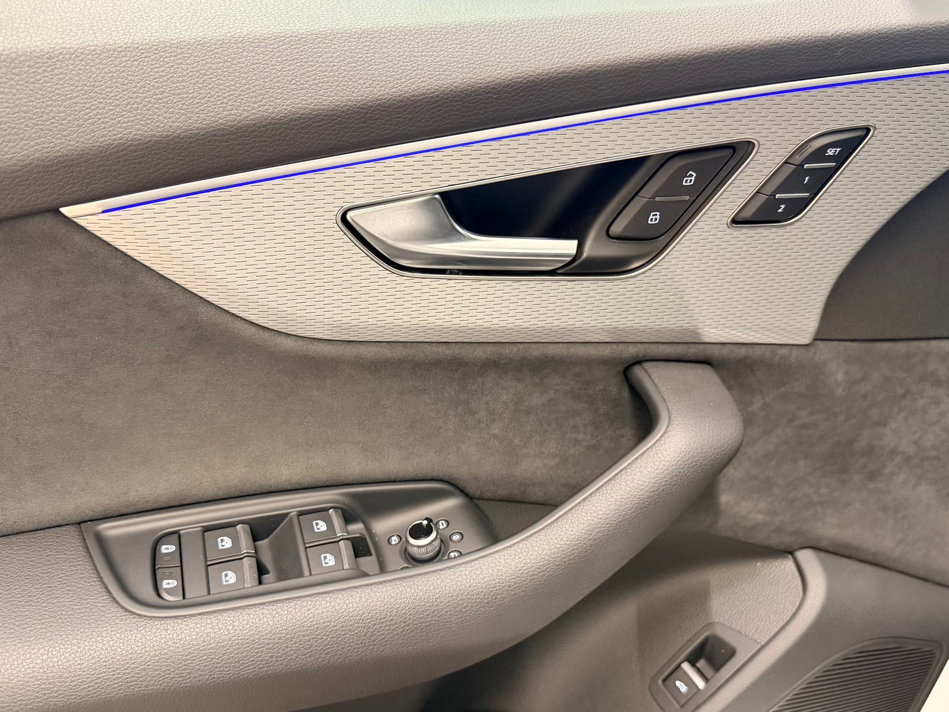 AUDI SQ7 TFSI quattro tiptronic-image-13