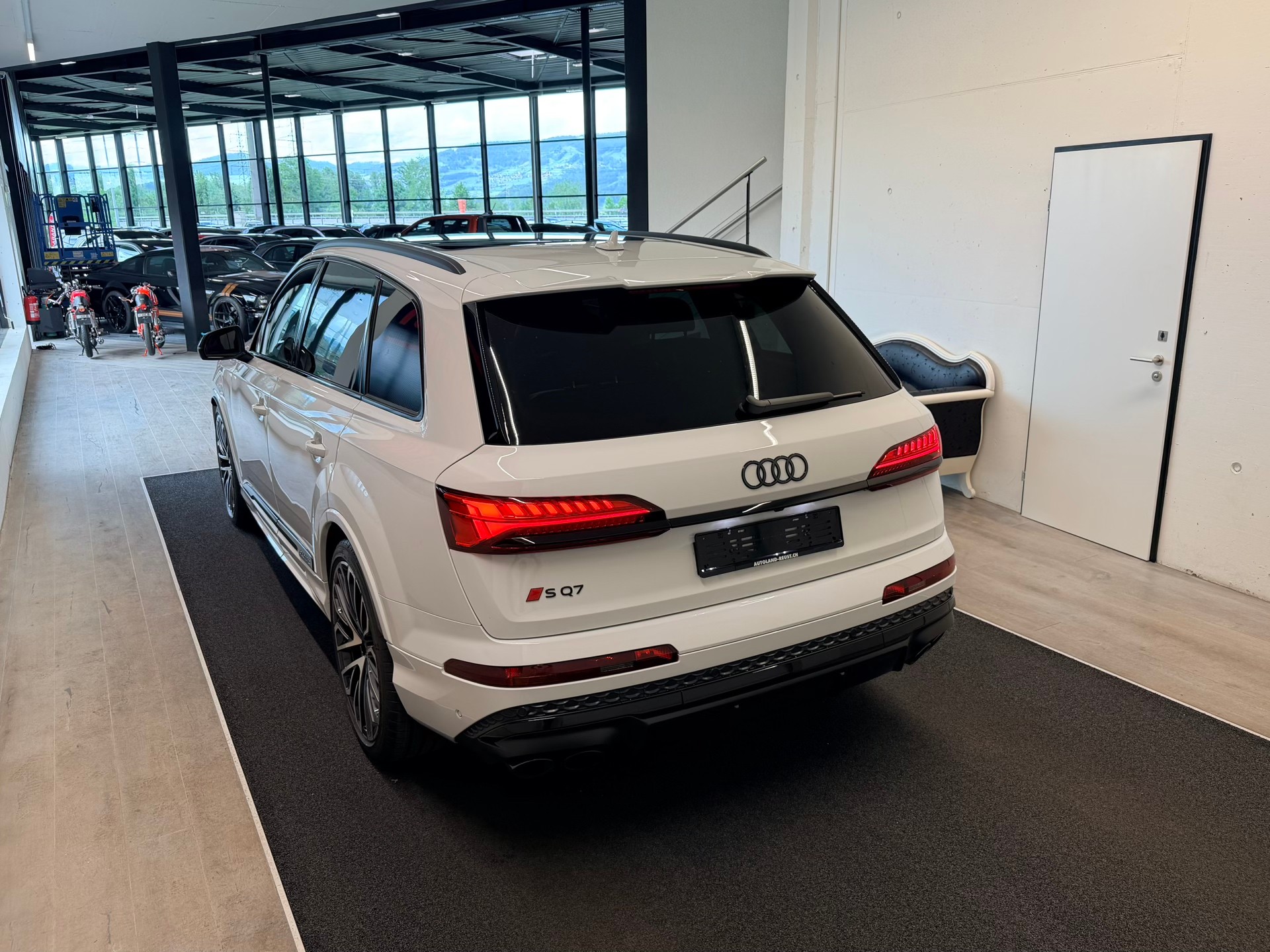 AUDI SQ7 TFSI quattro tiptronic-image-8