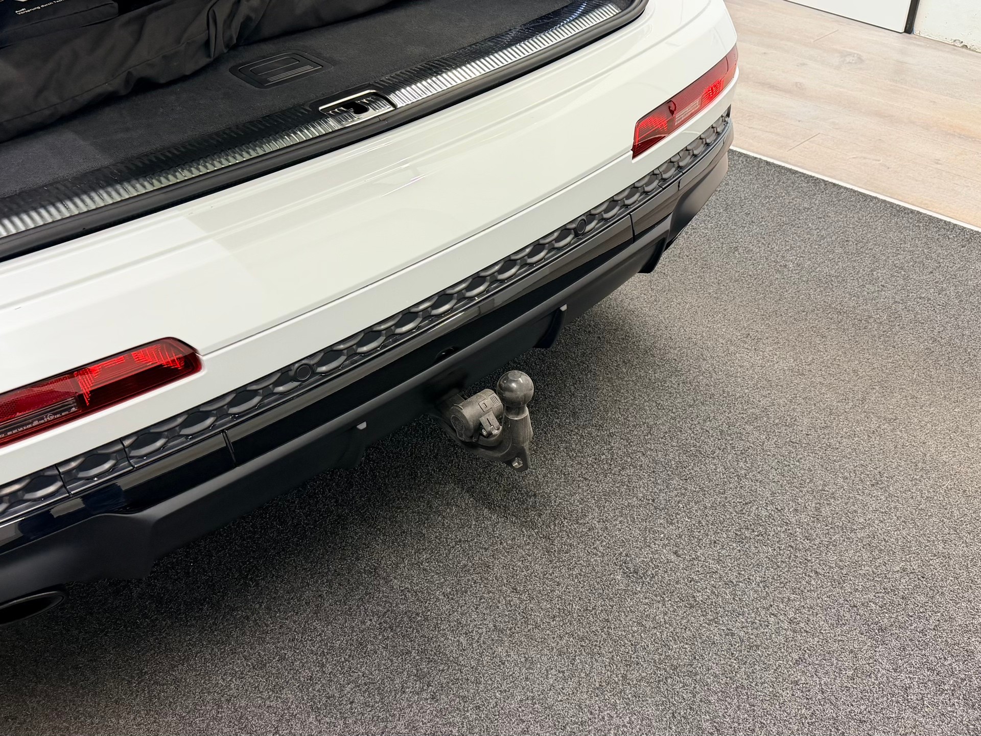 AUDI SQ7 TFSI quattro tiptronic-image-10