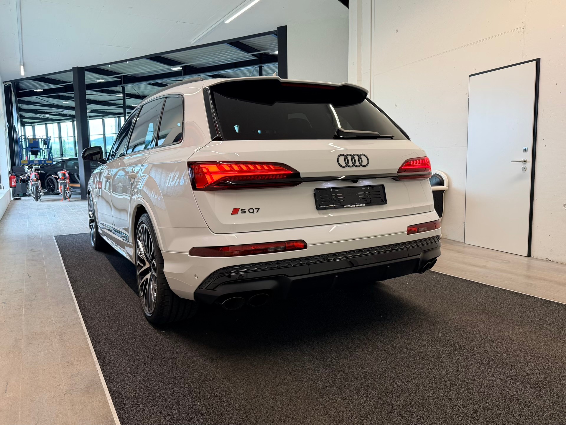 AUDI SQ7 TFSI quattro tiptronic-image-7