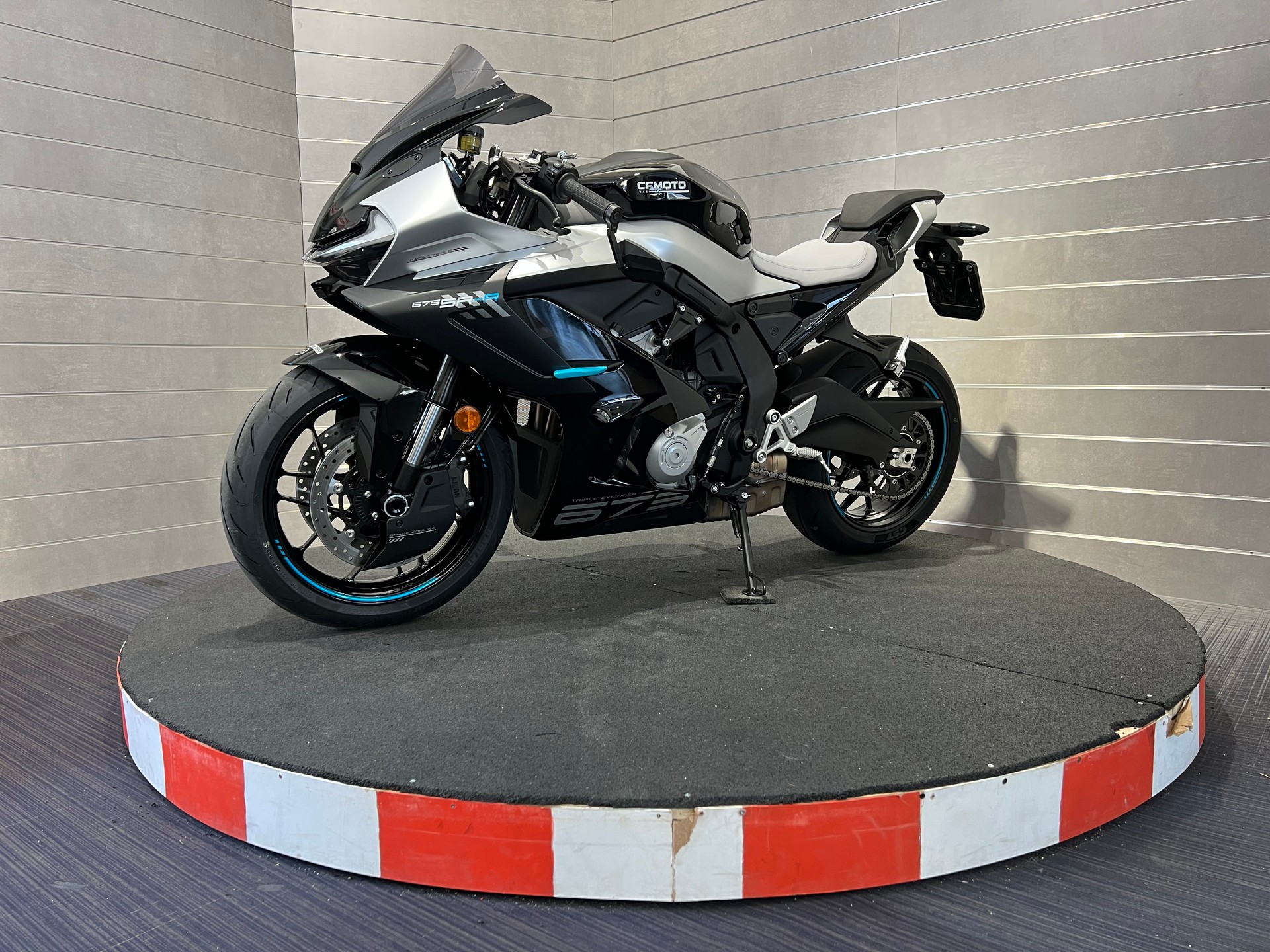 CF MOTO 675 SR-R-image-1