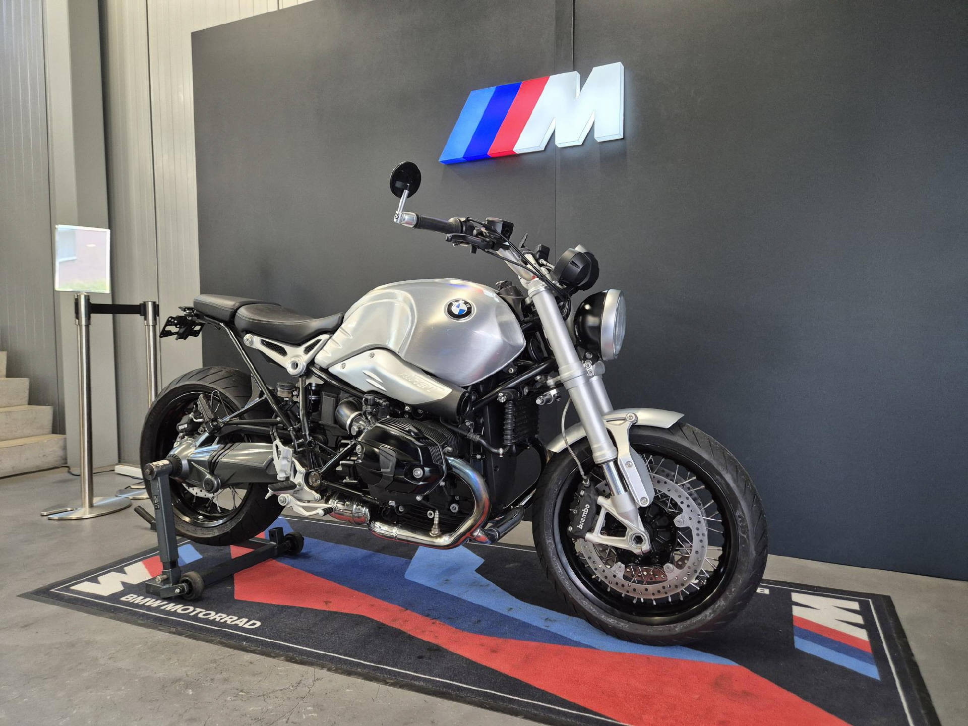 BMW R nineT-image-2