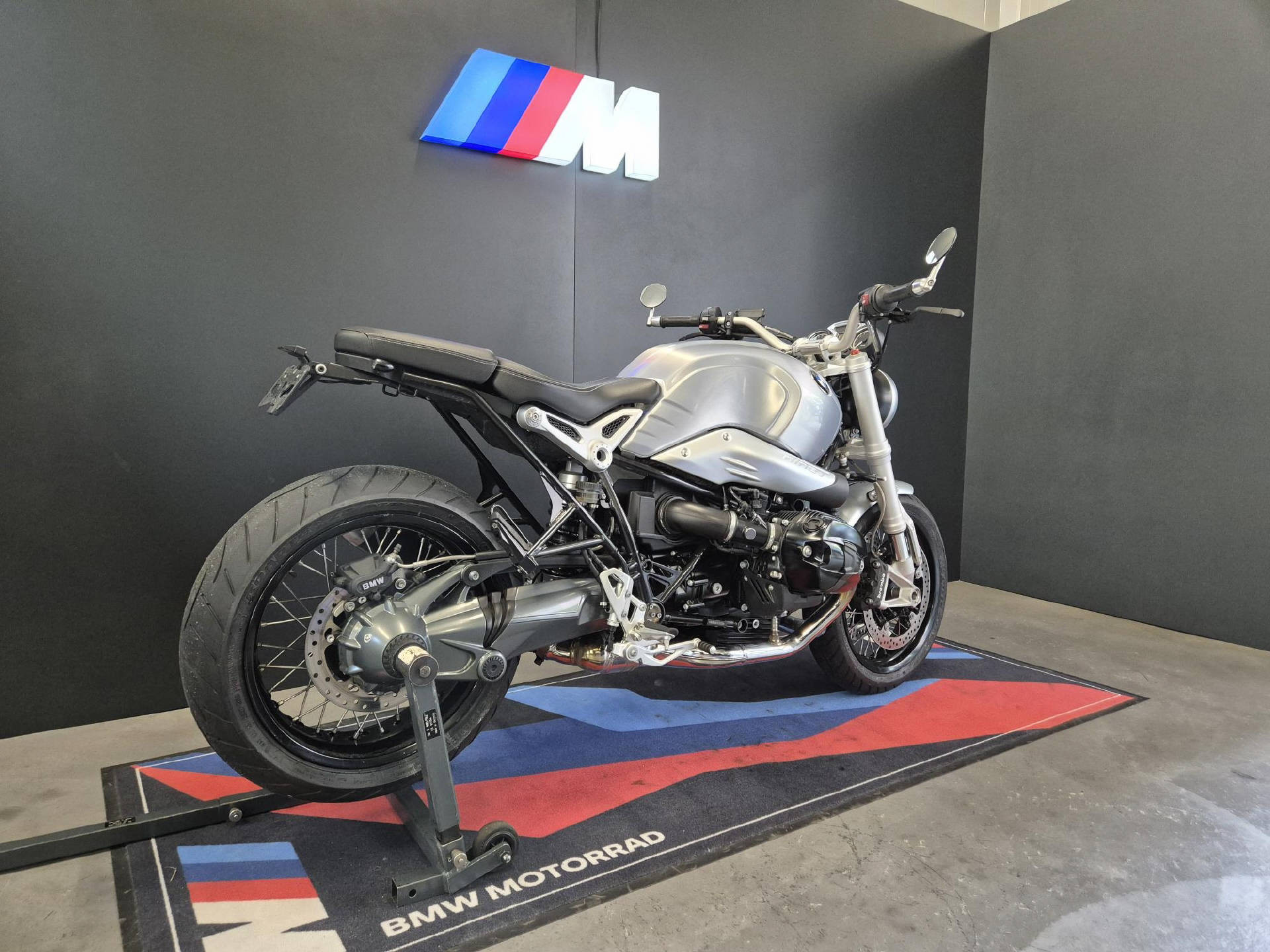 BMW R nineT-image-1