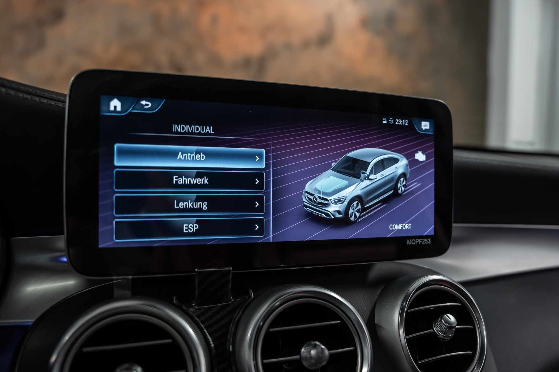 MERCEDES-BENZ GLC Coupé 300 d AMG Line 4Matic 9G-Tronic *Panorama*Leder*Head-Up*360°*-image-28