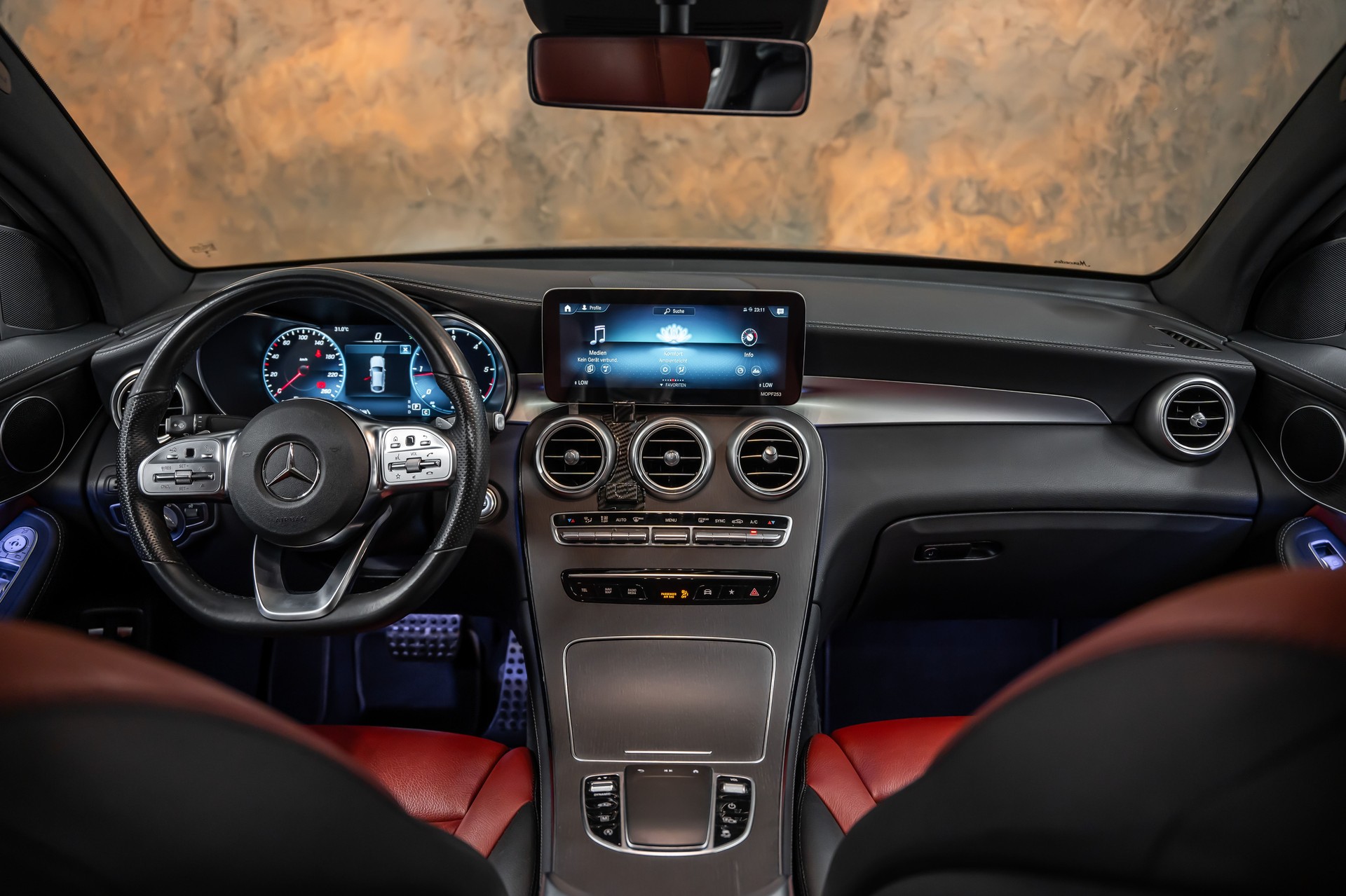 MERCEDES-BENZ GLC Coupé 300 d AMG Line 4Matic 9G-Tronic *Panorama*Leder*Head-Up*360°*-image-16