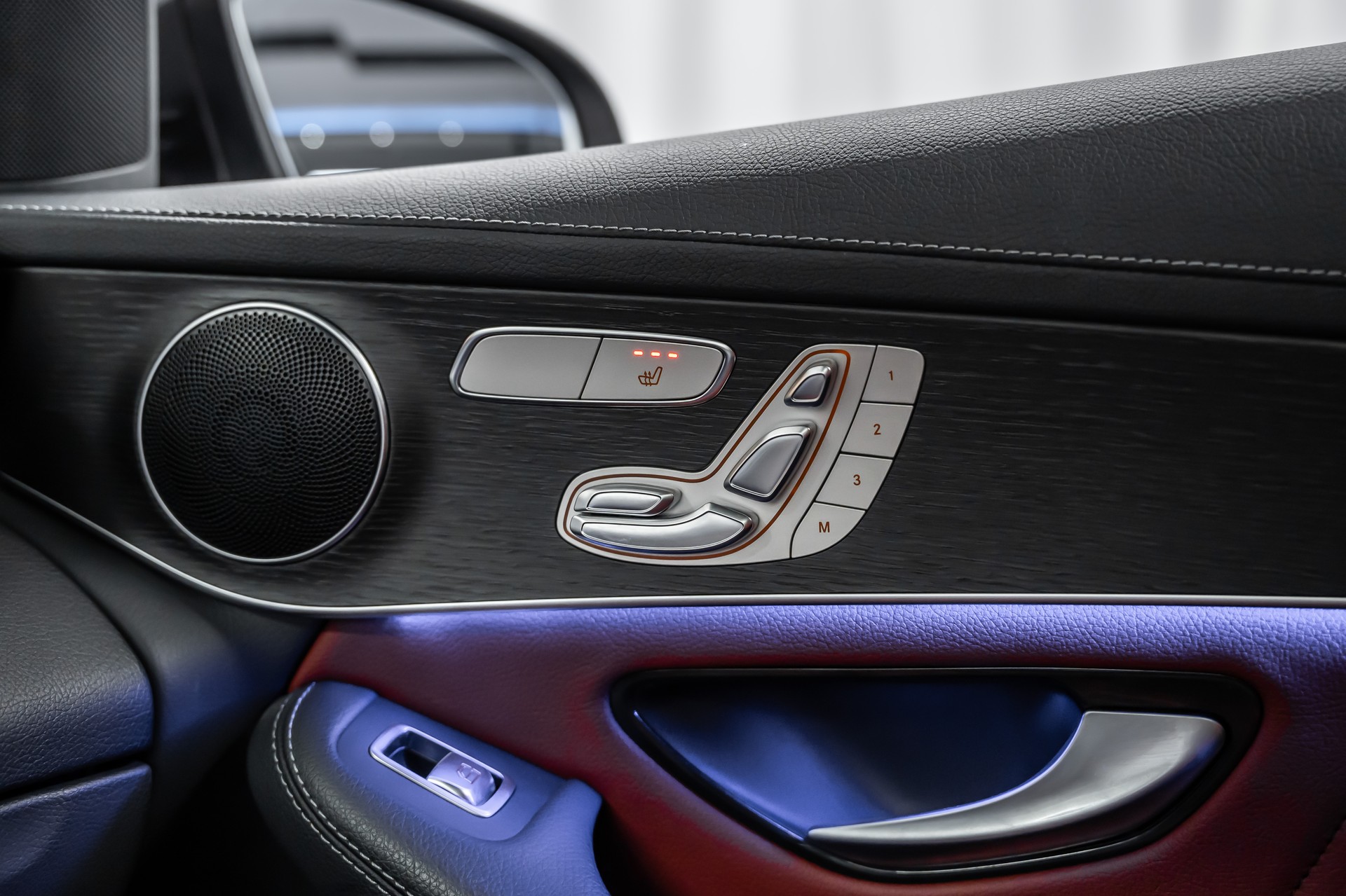 MERCEDES-BENZ GLC Coupé 300 d AMG Line 4Matic 9G-Tronic *Panorama*Leder*Head-Up*360°*-image-25