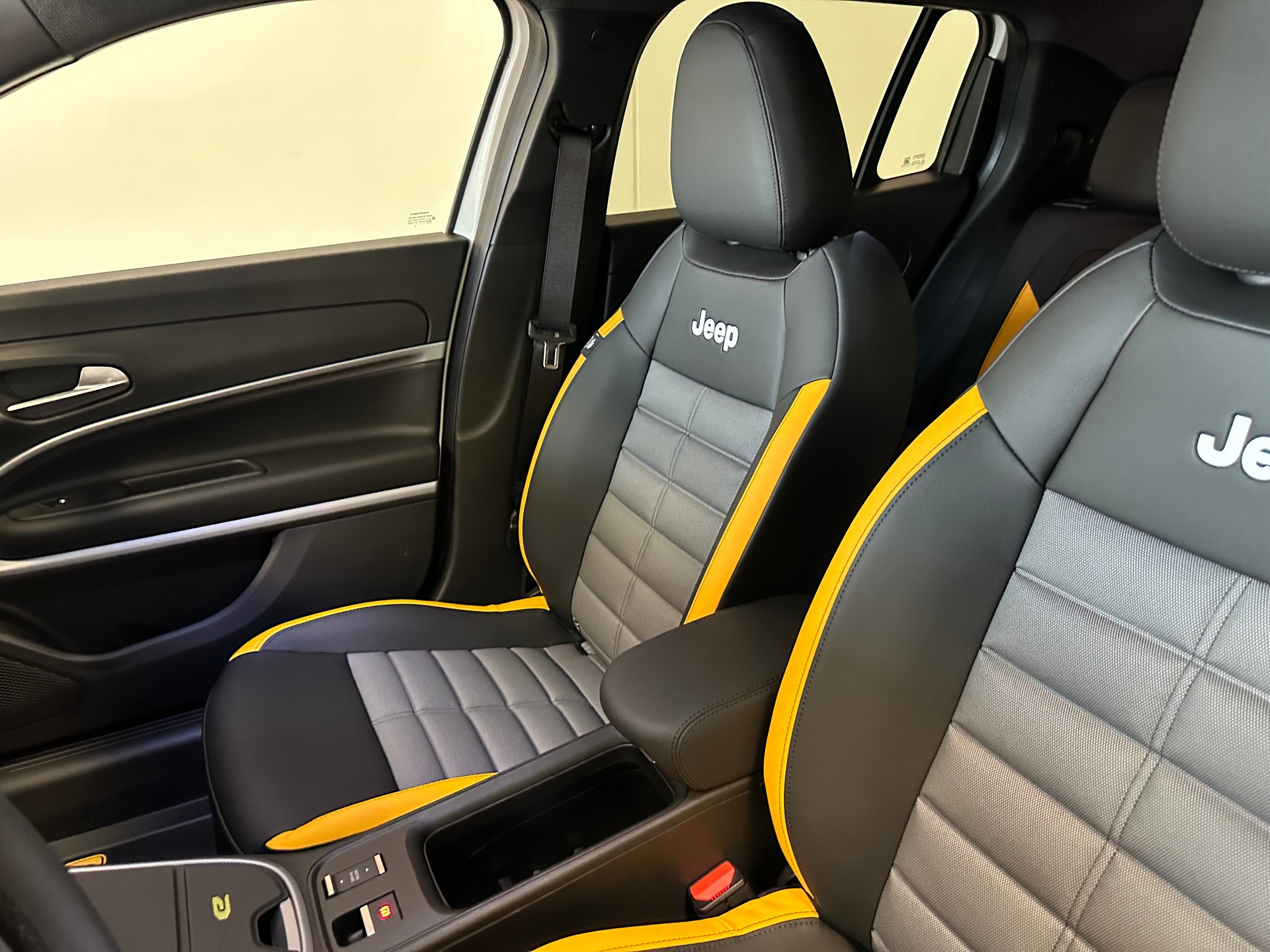 JEEP Avenger 1.2 Turbo MHEV The North Face 4xe-image-11