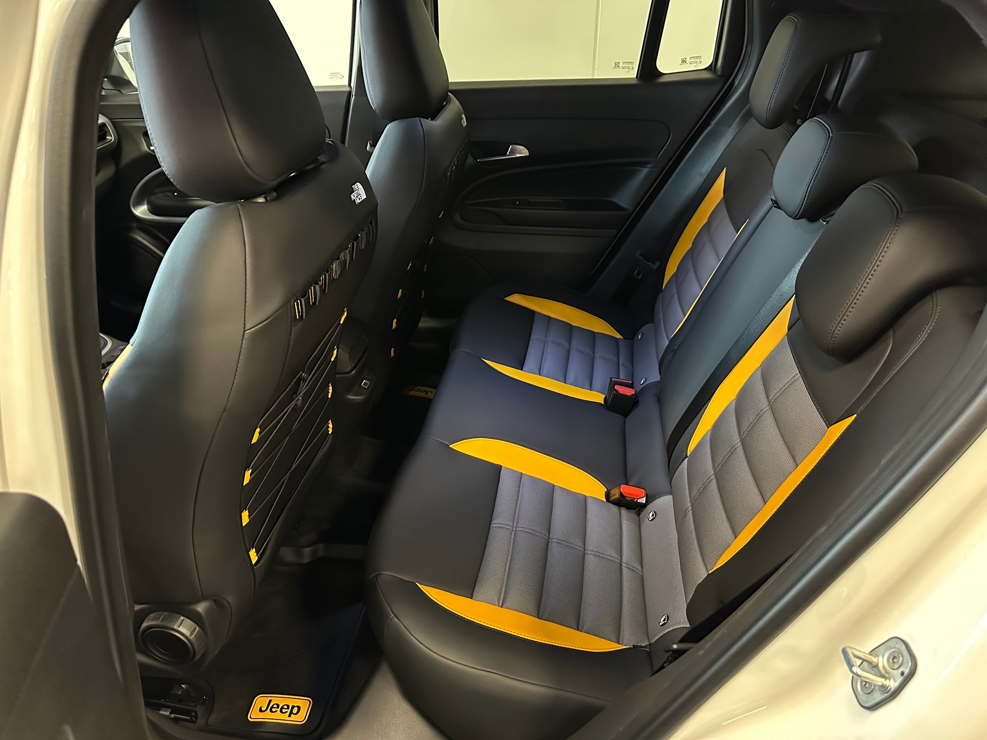 JEEP Avenger 1.2 Turbo MHEV The North Face 4xe-image-13