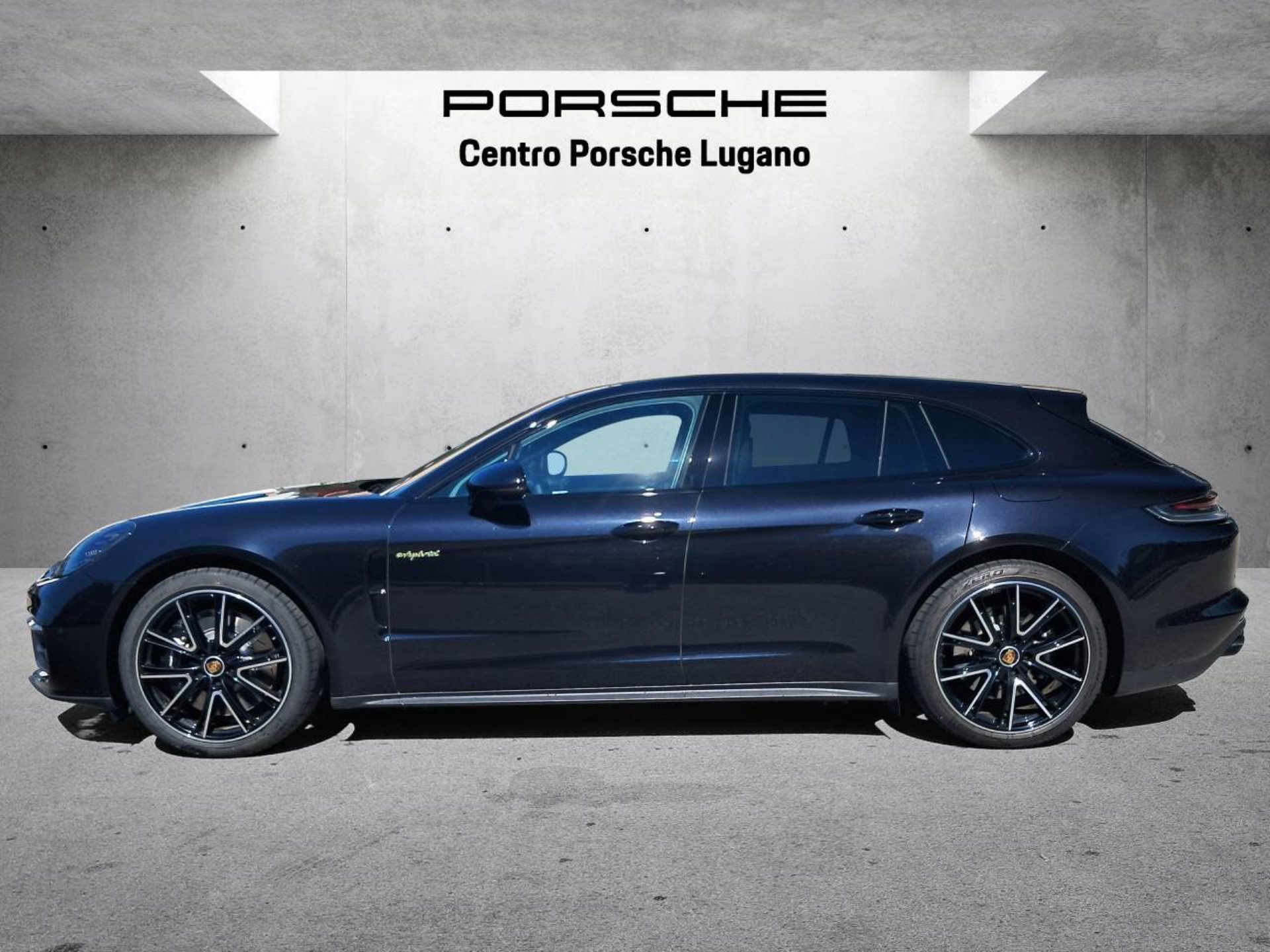 PORSCHE Panamera 4S E-Hybrid Sport Turismo (MY22)-showroom-element-1
