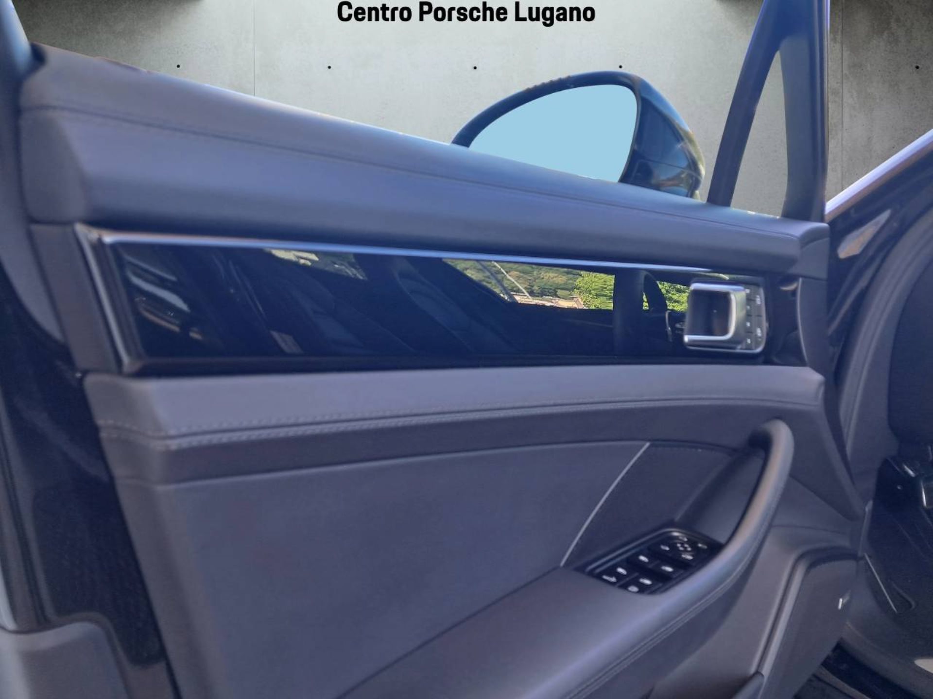 PORSCHE Panamera 4S E-Hybrid Sport Turismo (MY22)-image-28