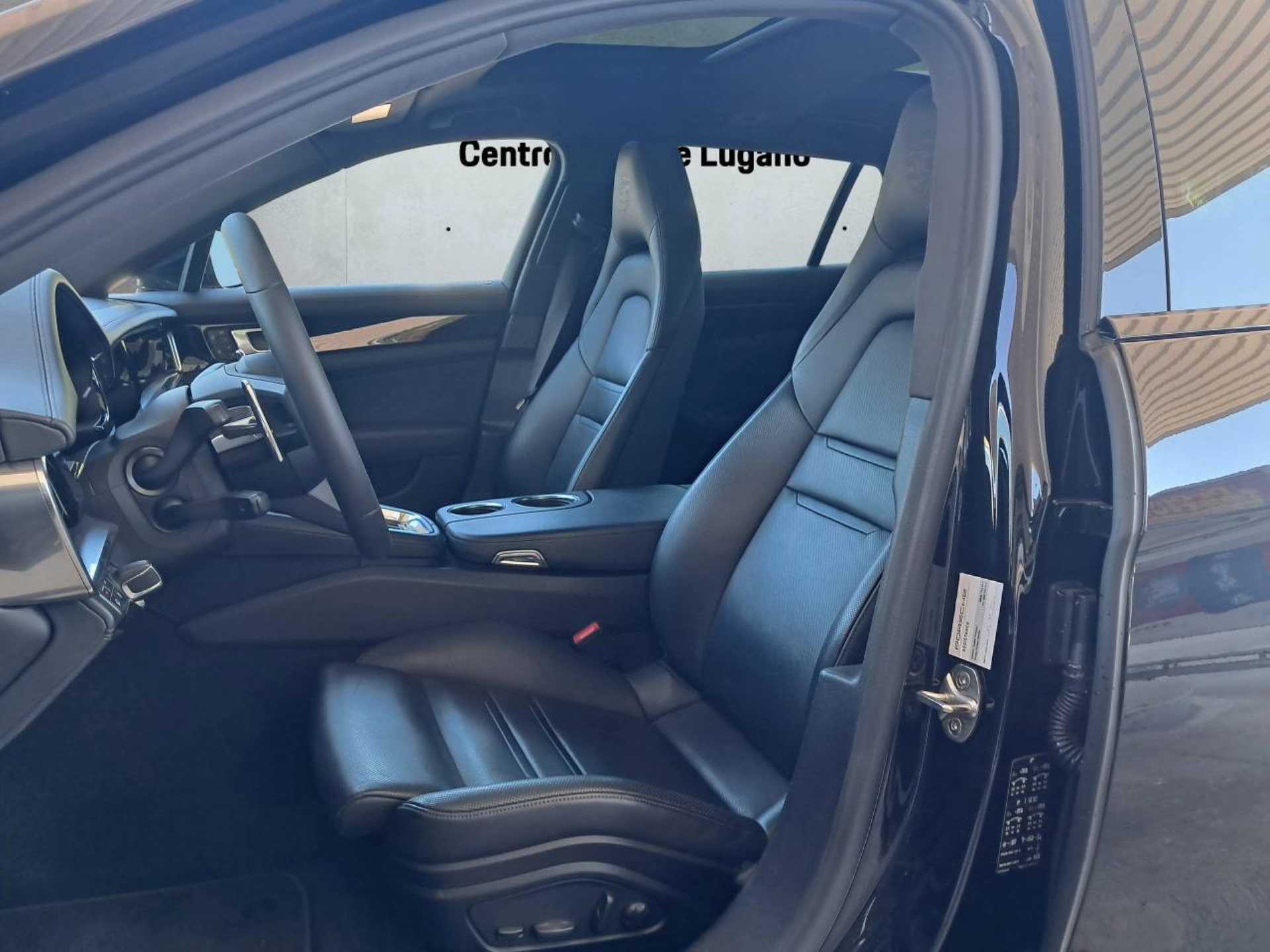 PORSCHE Panamera 4S E-Hybrid Sport Turismo (MY22)-image-4