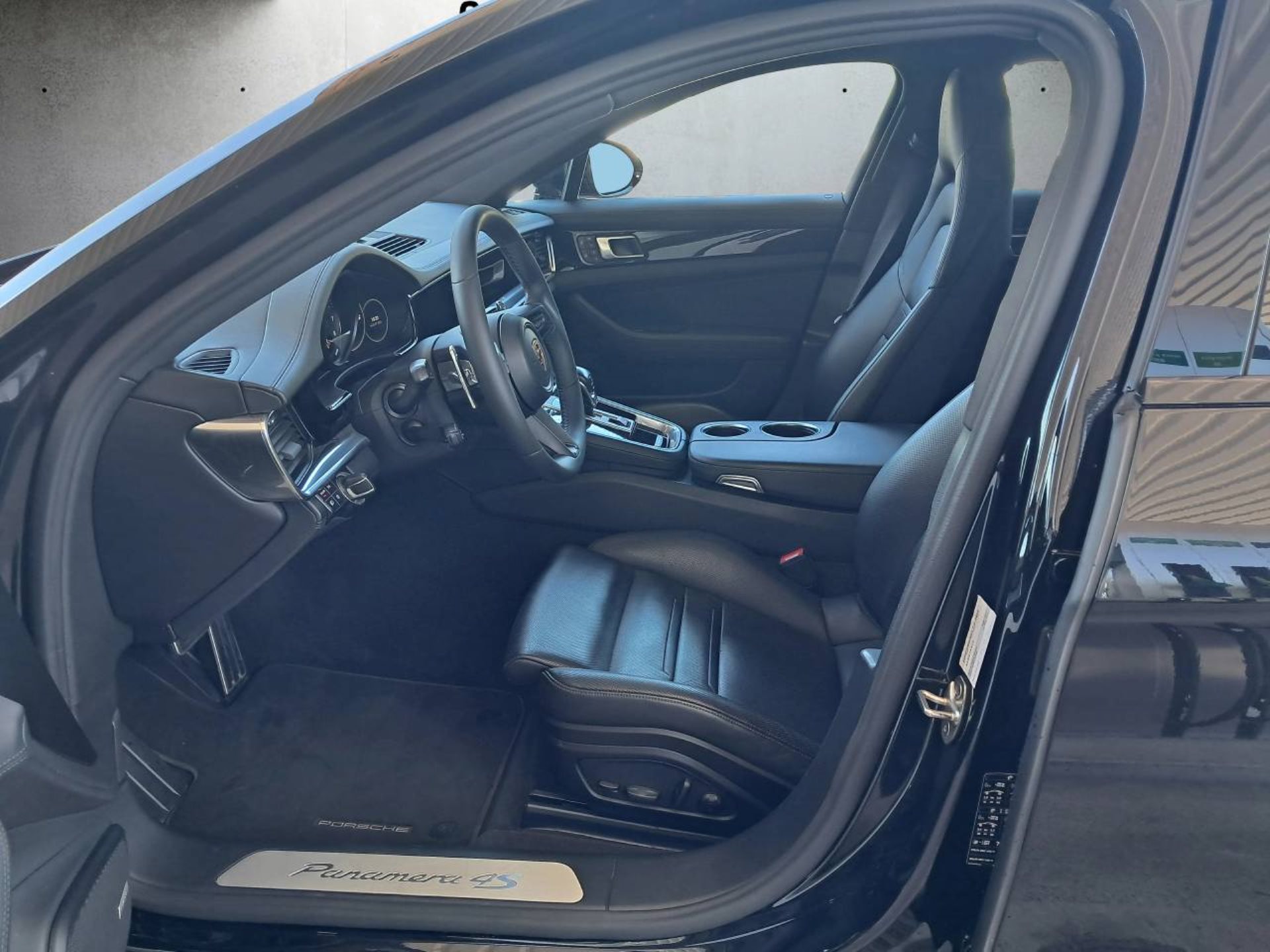 PORSCHE Panamera 4S E-Hybrid Sport Turismo (MY22)-showroom-element-3