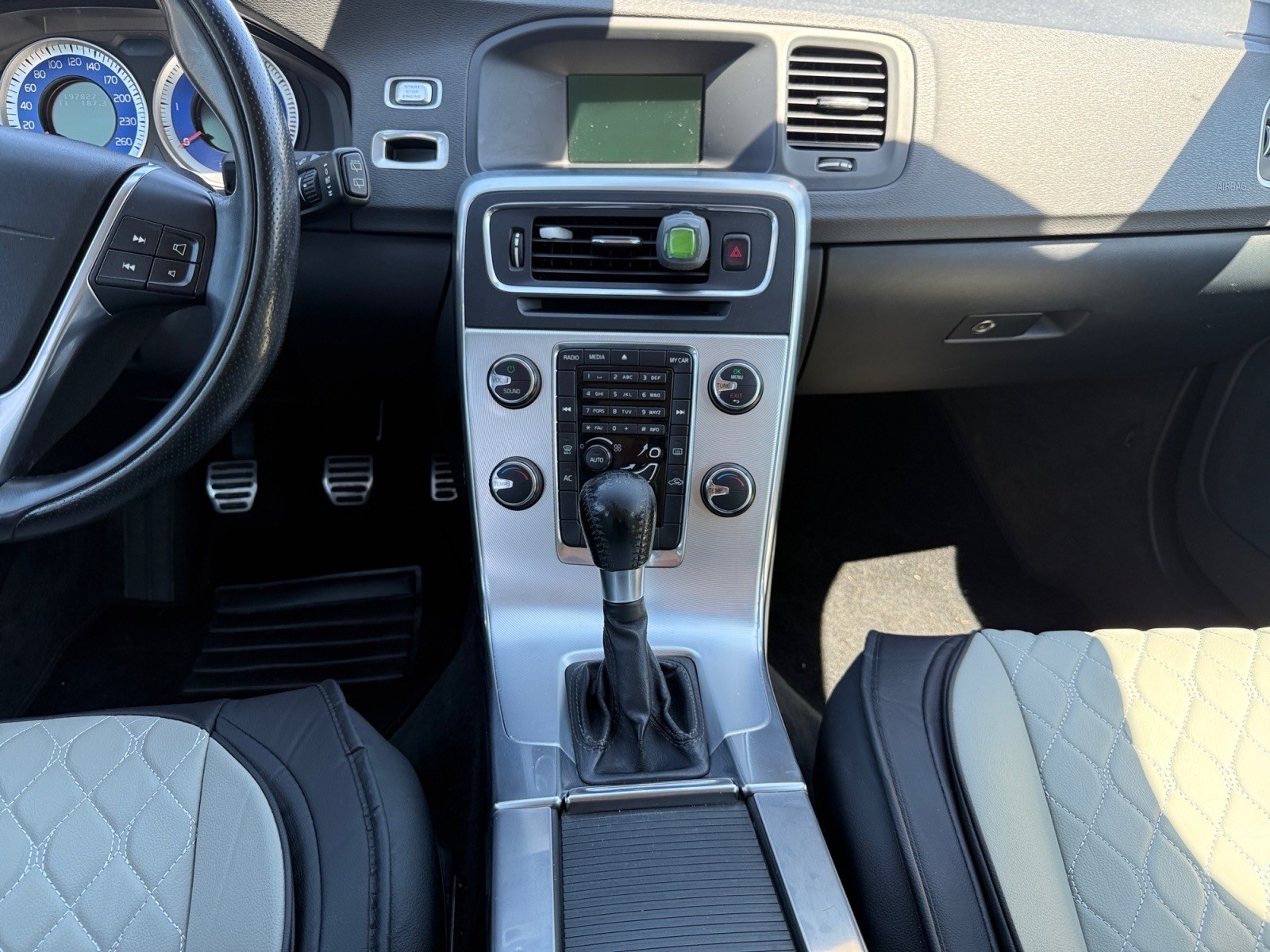 VOLVO V60 D2 R-Design-image-10