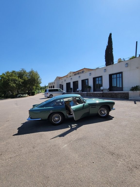 ASTON MARTIN DB4 Series V-showroom-element-1