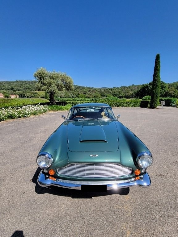 ASTON MARTIN DB4 Series V