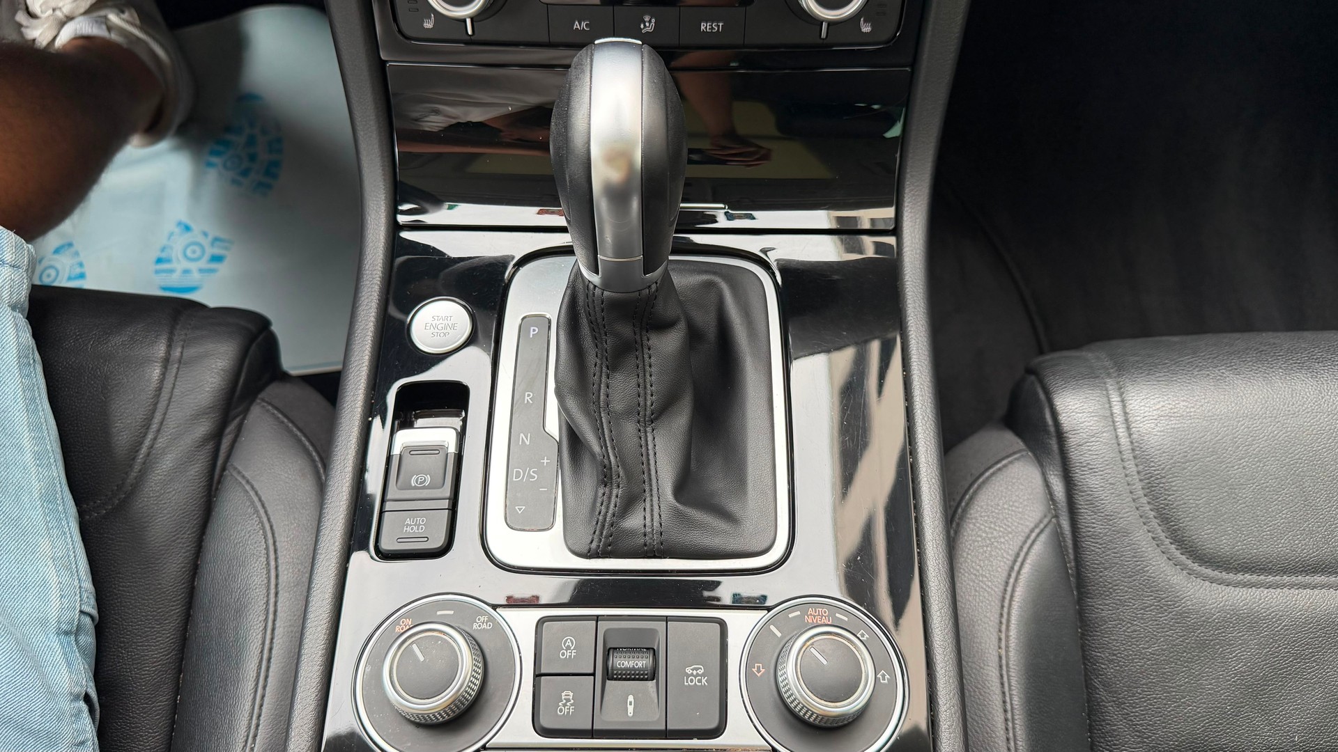 VW Touareg 3.0 TDI BlueMotion Technology Tiptronic-image-19