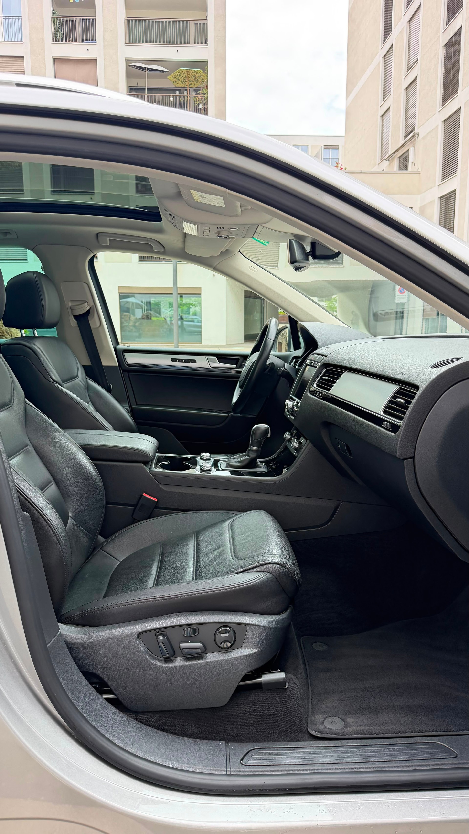 VW Touareg 3.0 TDI BlueMotion Technology Tiptronic-image-4