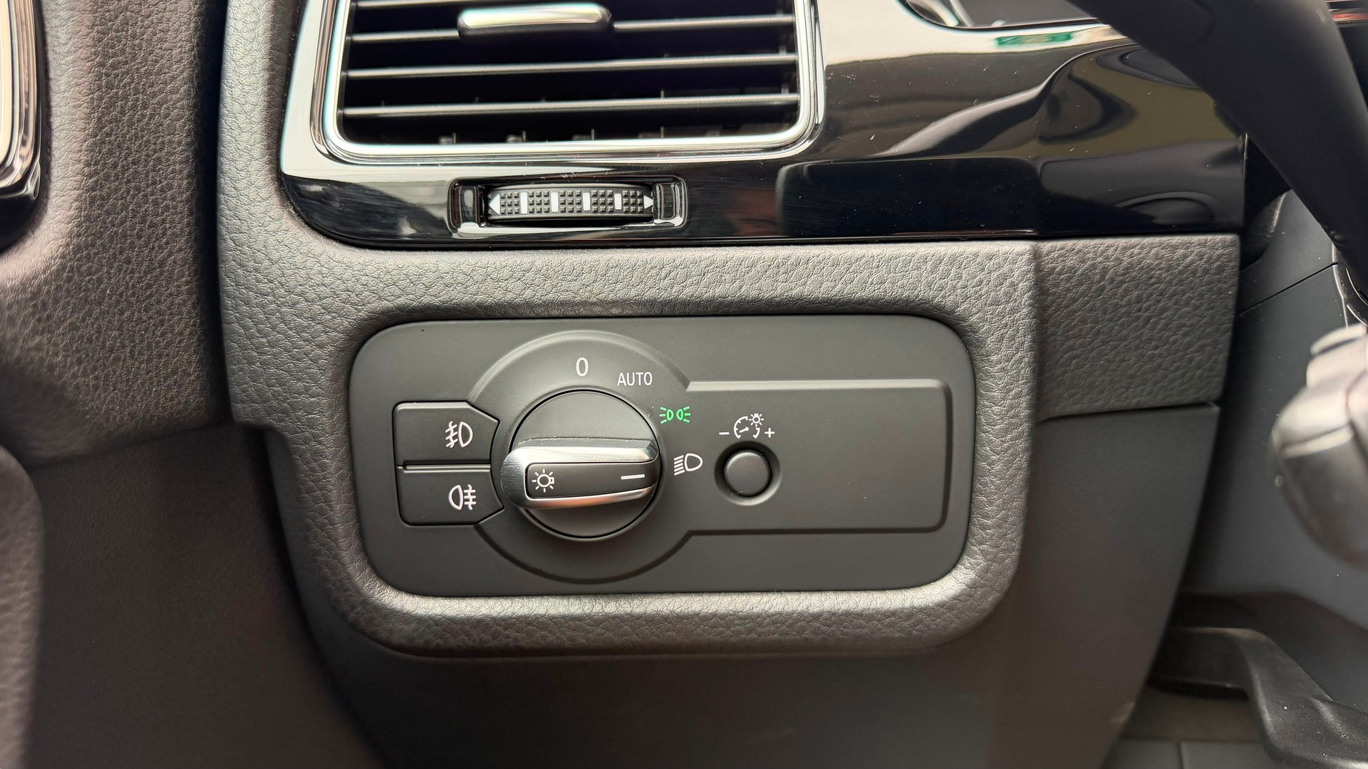 VW Touareg 3.0 TDI BlueMotion Technology Tiptronic-image-6