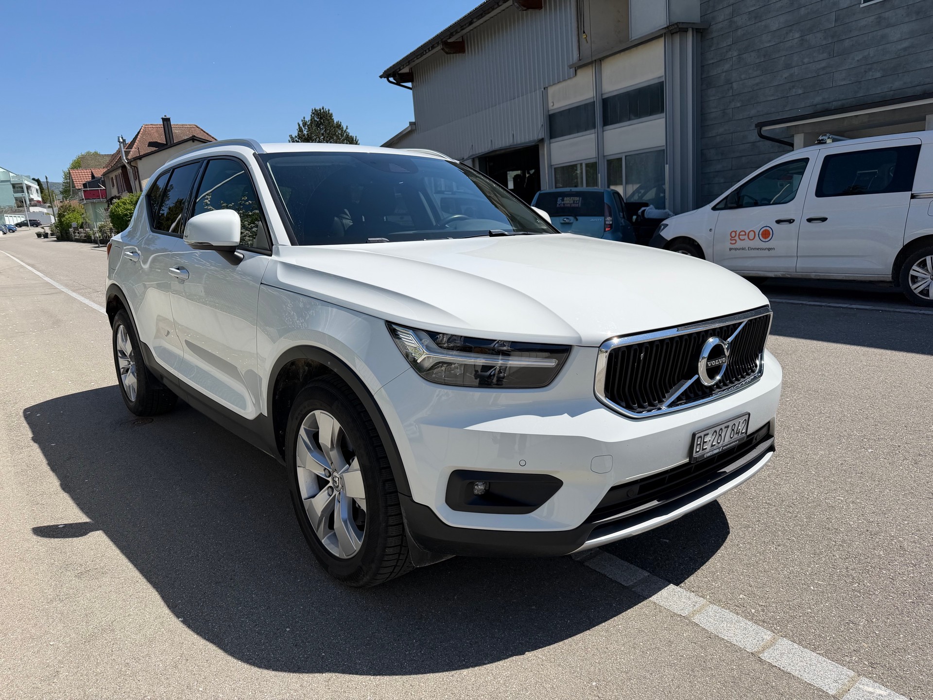 VOLVO XC40 D4 AWD Momentum Geartronic-image-4