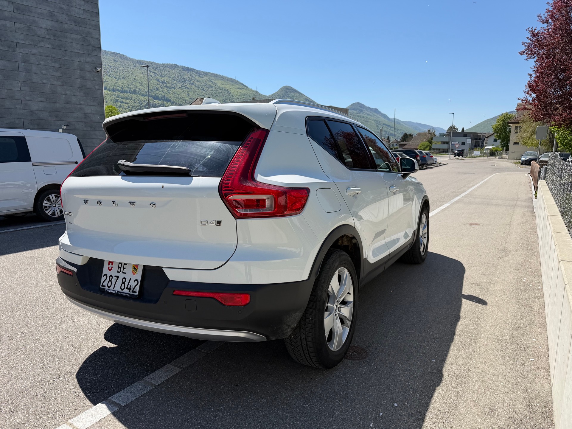 VOLVO XC40 D4 AWD Momentum Geartronic-image-3