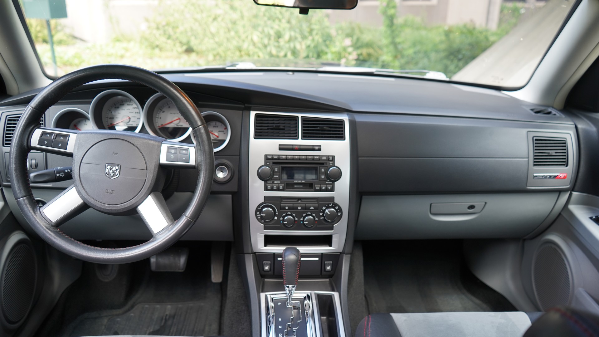 DODGE Charger SRT8 HEMI-image-9