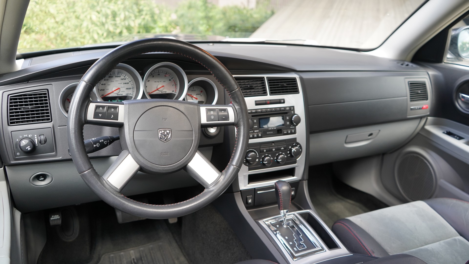 DODGE Charger SRT8 HEMI-image-8