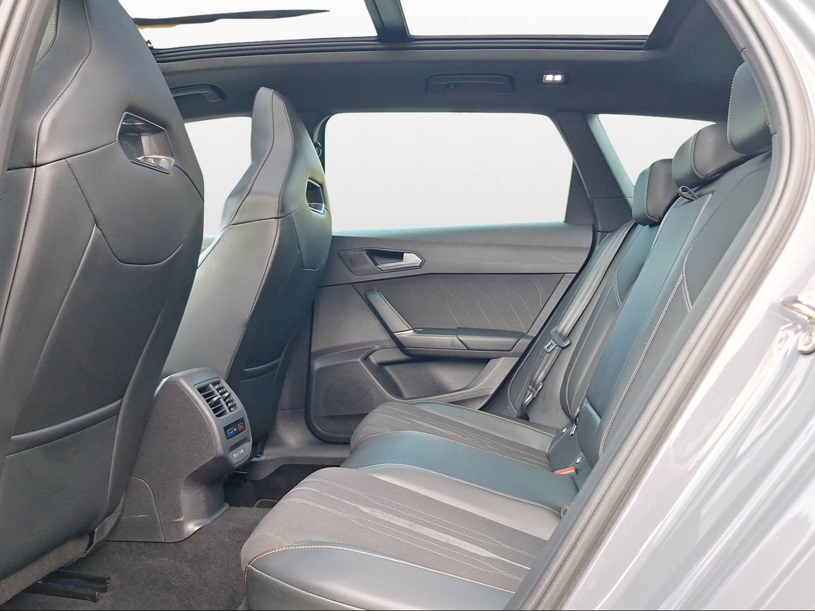 CUPRA LEON ST 1.4 e-HYBRID pHEV DSG-image-10