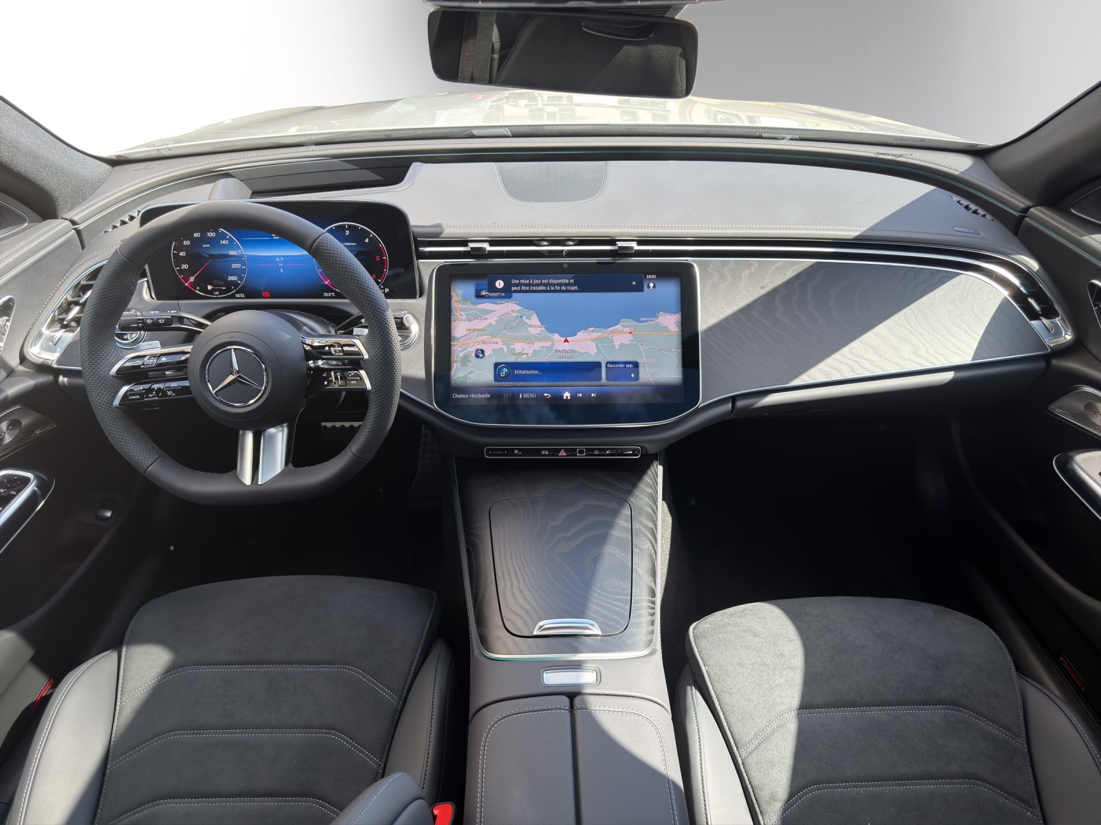 MERCEDES-BENZ E 220 d T 4Matic 9G-Tronic-image-12
