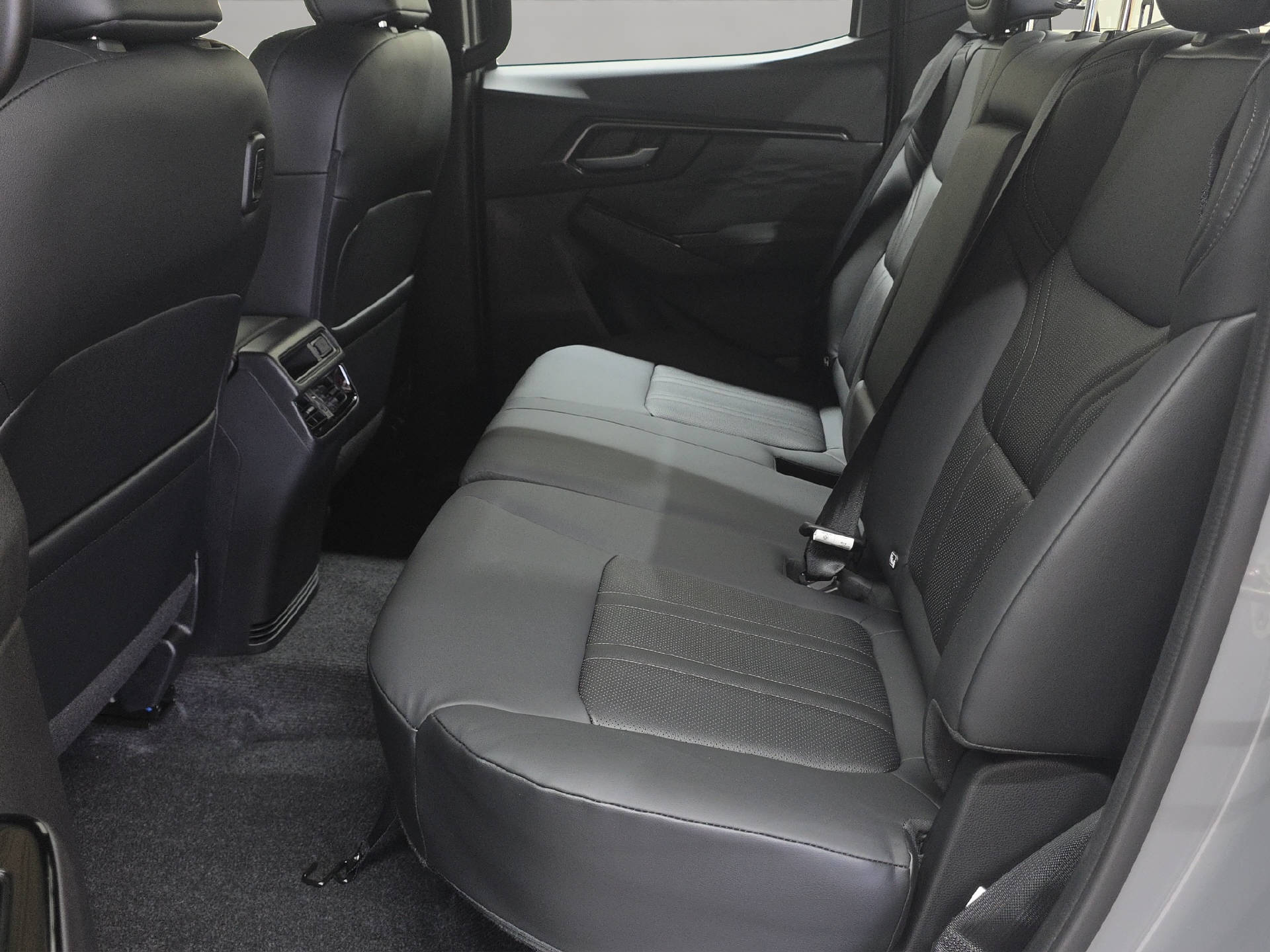 ISUZU D-Max Crew Pick-up 2.2 DDi Nitro Sport 4x4-image-9