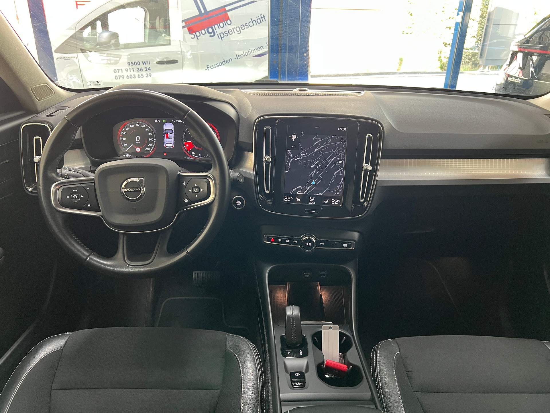 VOLVO XC40 T4 AWD Momentum Geartronic-image-5