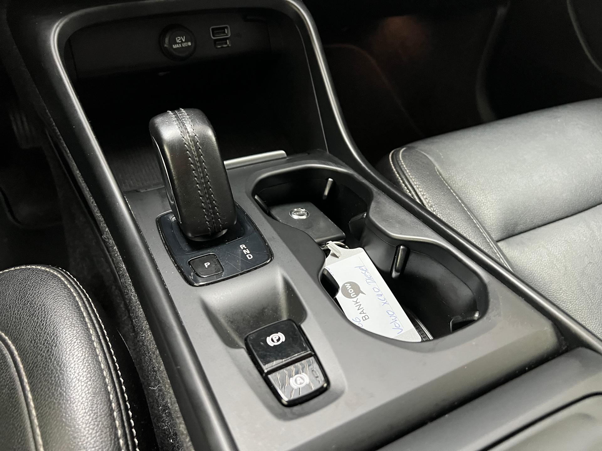 VOLVO XC40 T4 AWD Momentum Geartronic-image-15