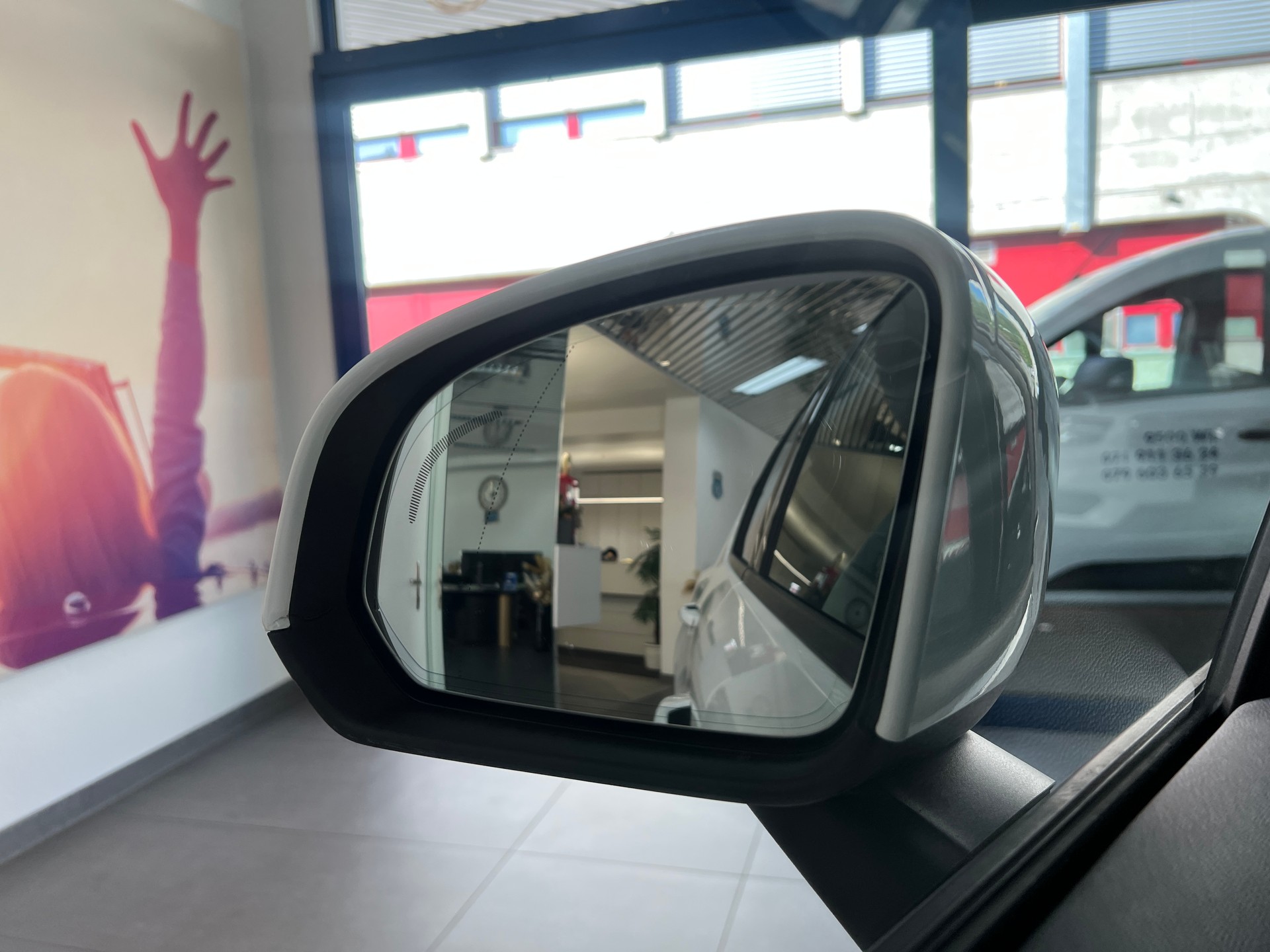 VOLVO XC40 T4 AWD Momentum Geartronic-image-13